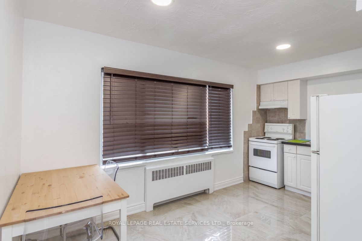 2709 Lake Shore Boulevard W