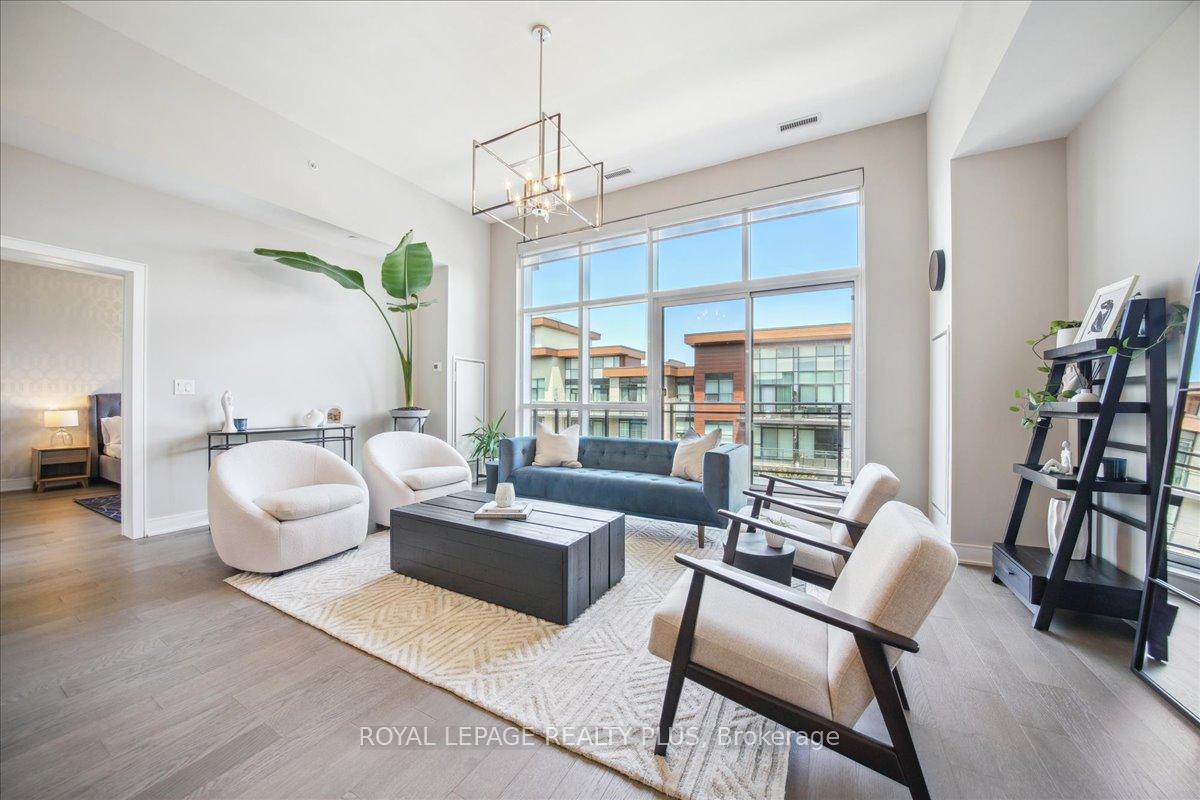 3 Bedrooms Condo at 1575 Lakeshore, Mississauga For sale