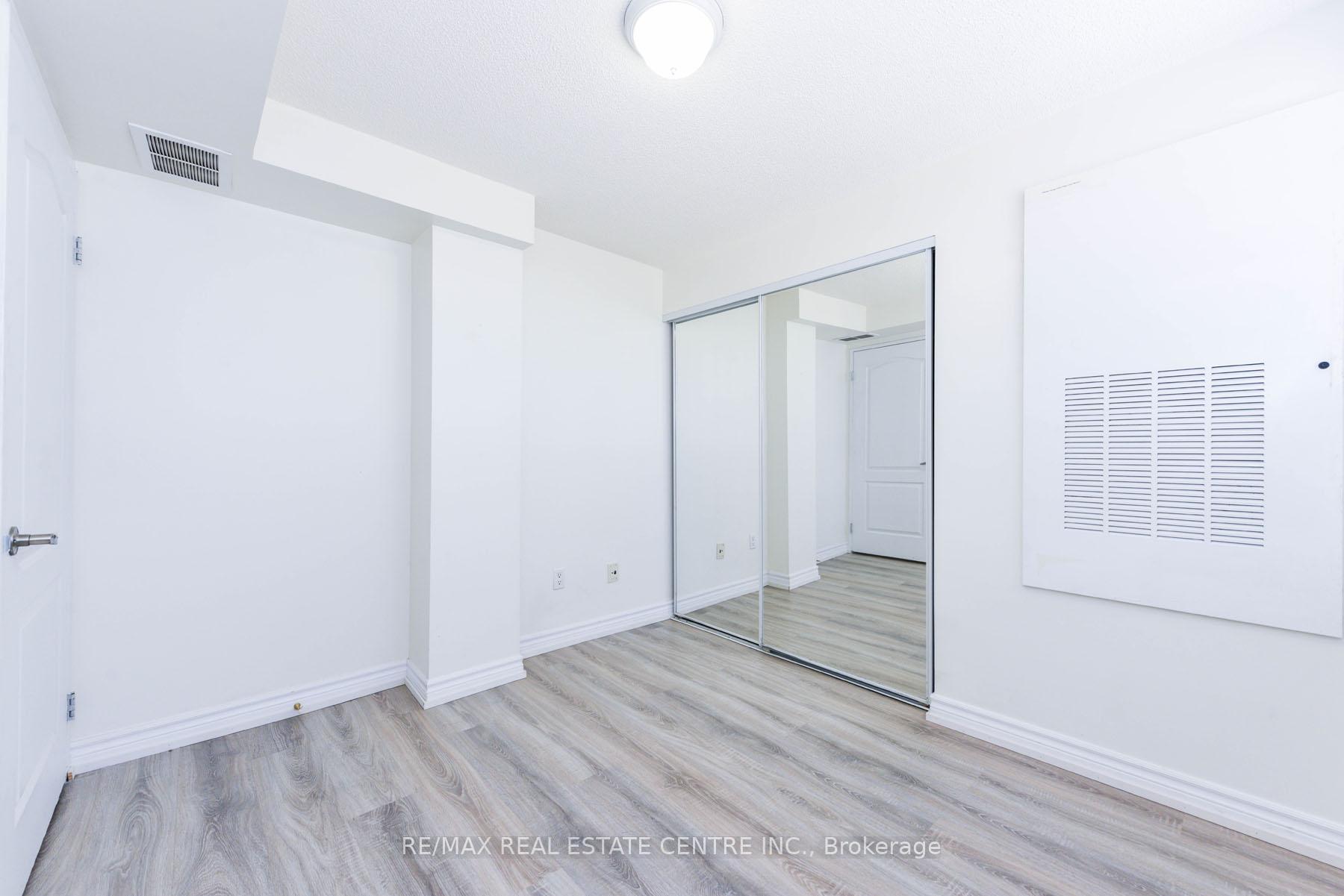 3 Bedrooms Condo at 7405 Goreway, Mississauga For sale