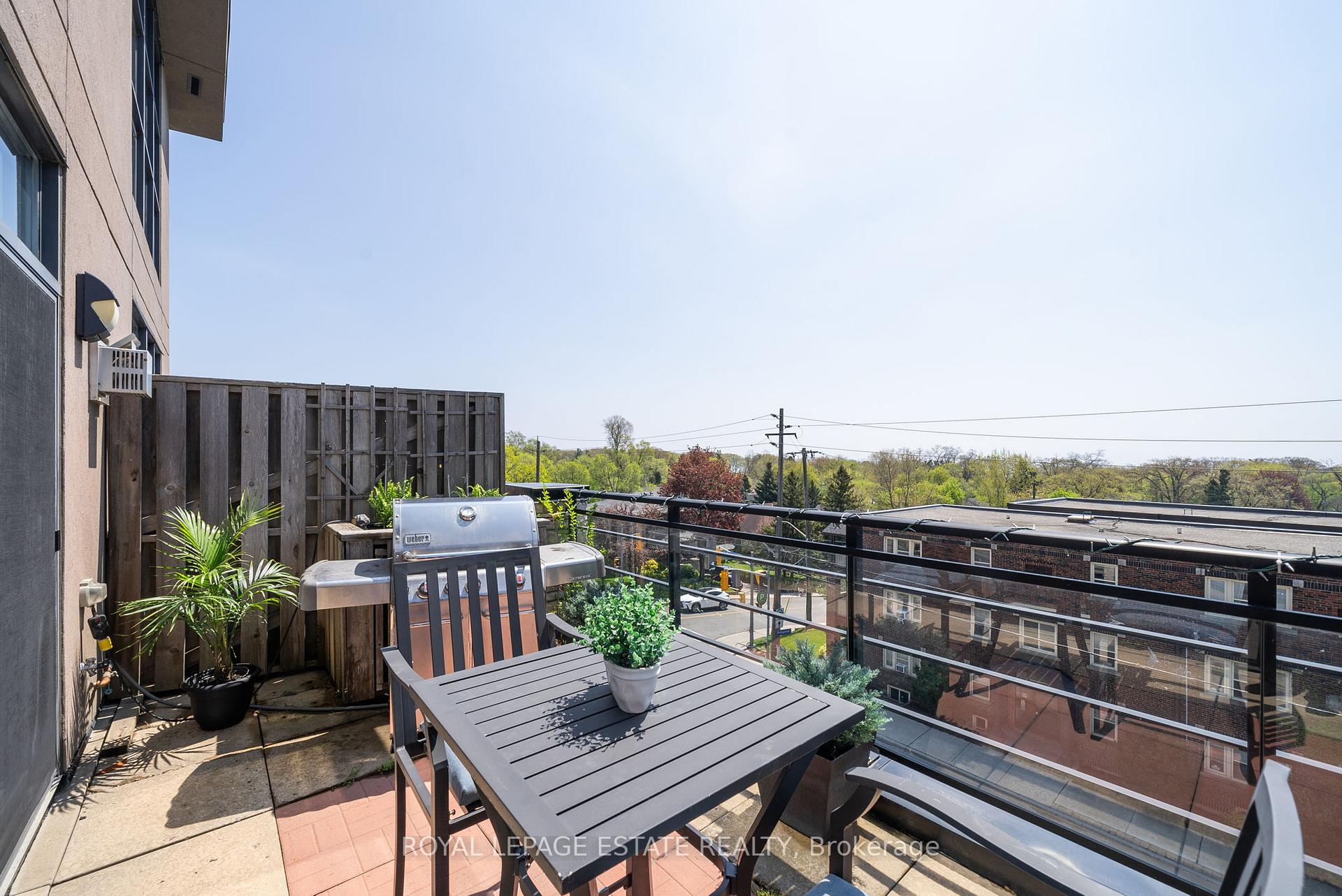 2 Bedrooms Condo at 160 Fallingbrook, Toronto For sale