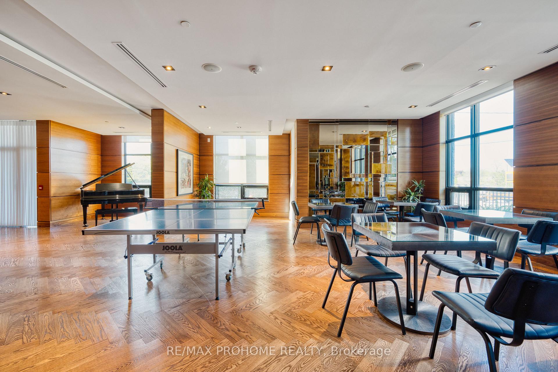 2 Bedrooms Condo at 21 Clairtrell, Toronto For sale