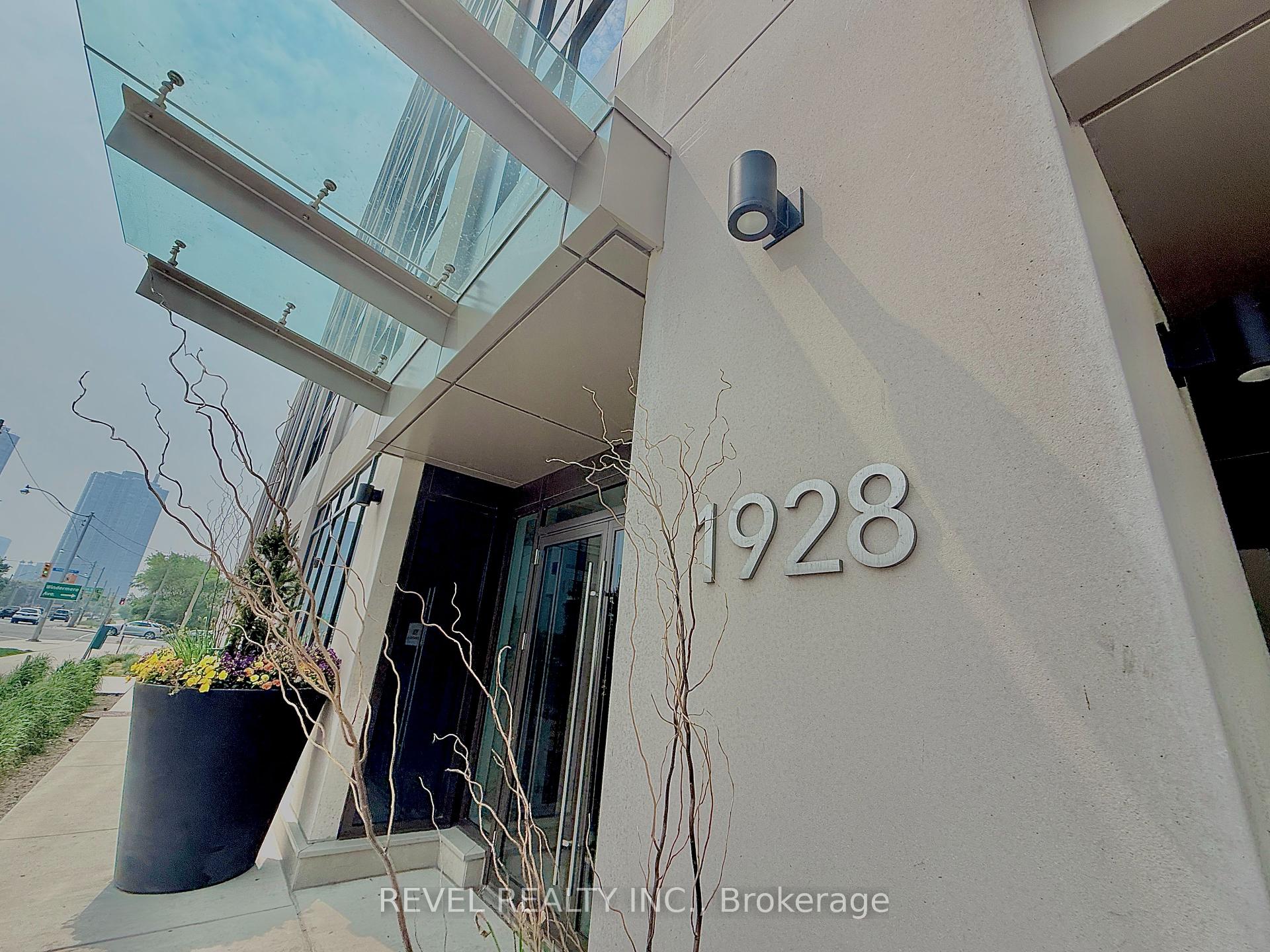 3 Bedrooms Condo at 1928 Lake Shore, Toronto For sale