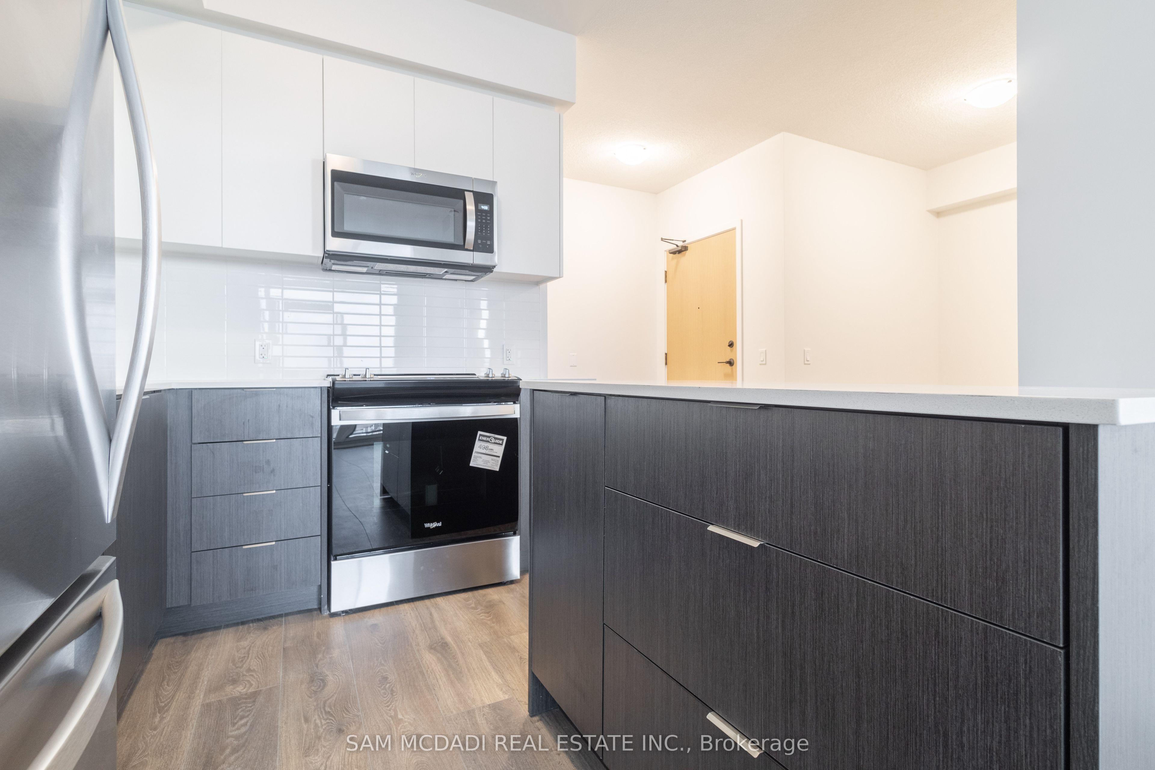 202 Burnhamthorpe Road E, #2004