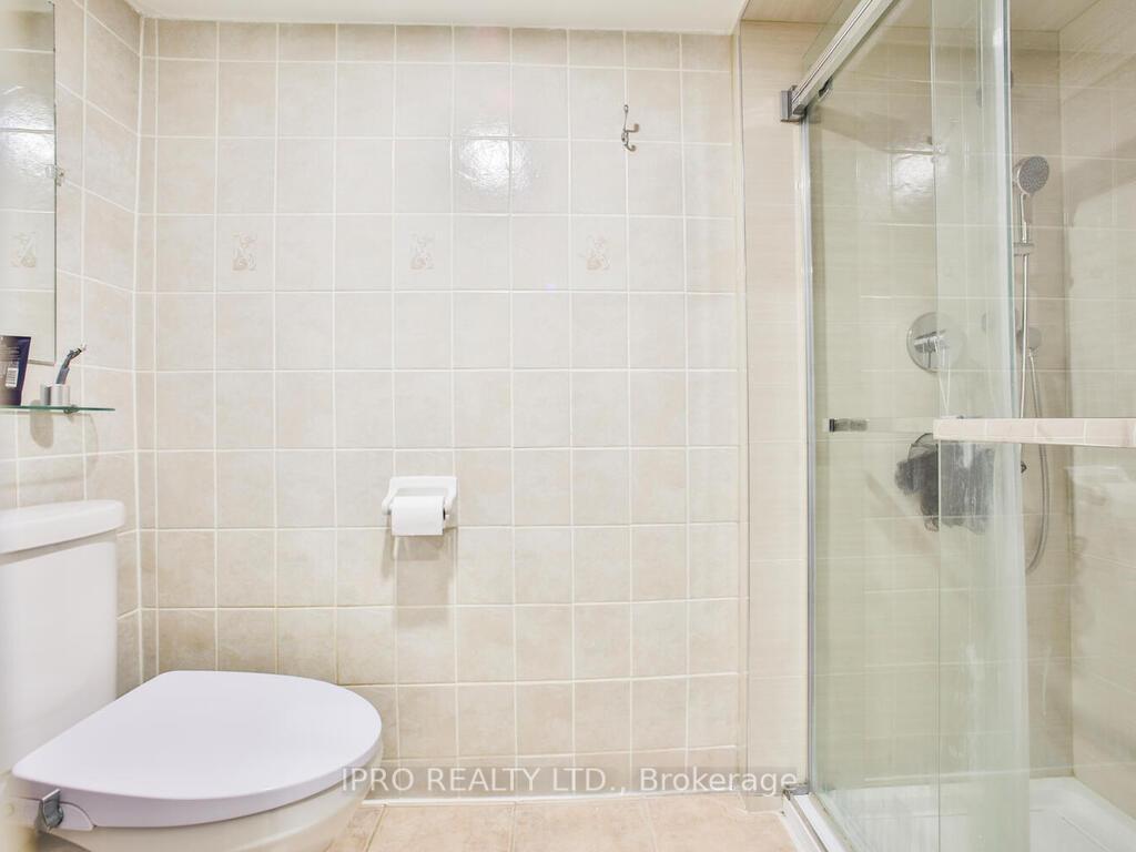 4 Bedrooms Condo at 485 Meadows, Mississauga For sale