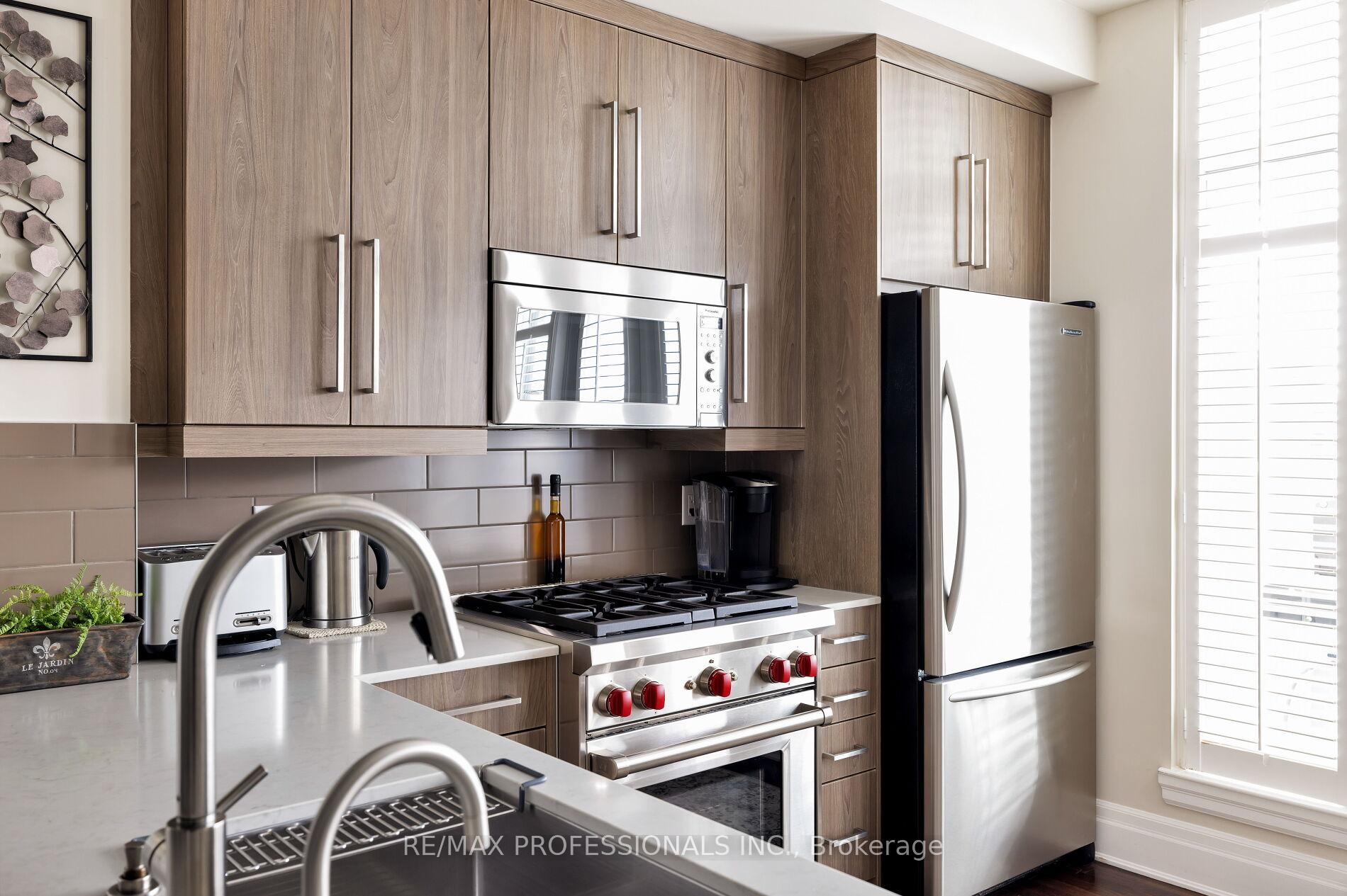 3 Bedrooms Condo at 9 Burnhamthorpe, Toronto For sale