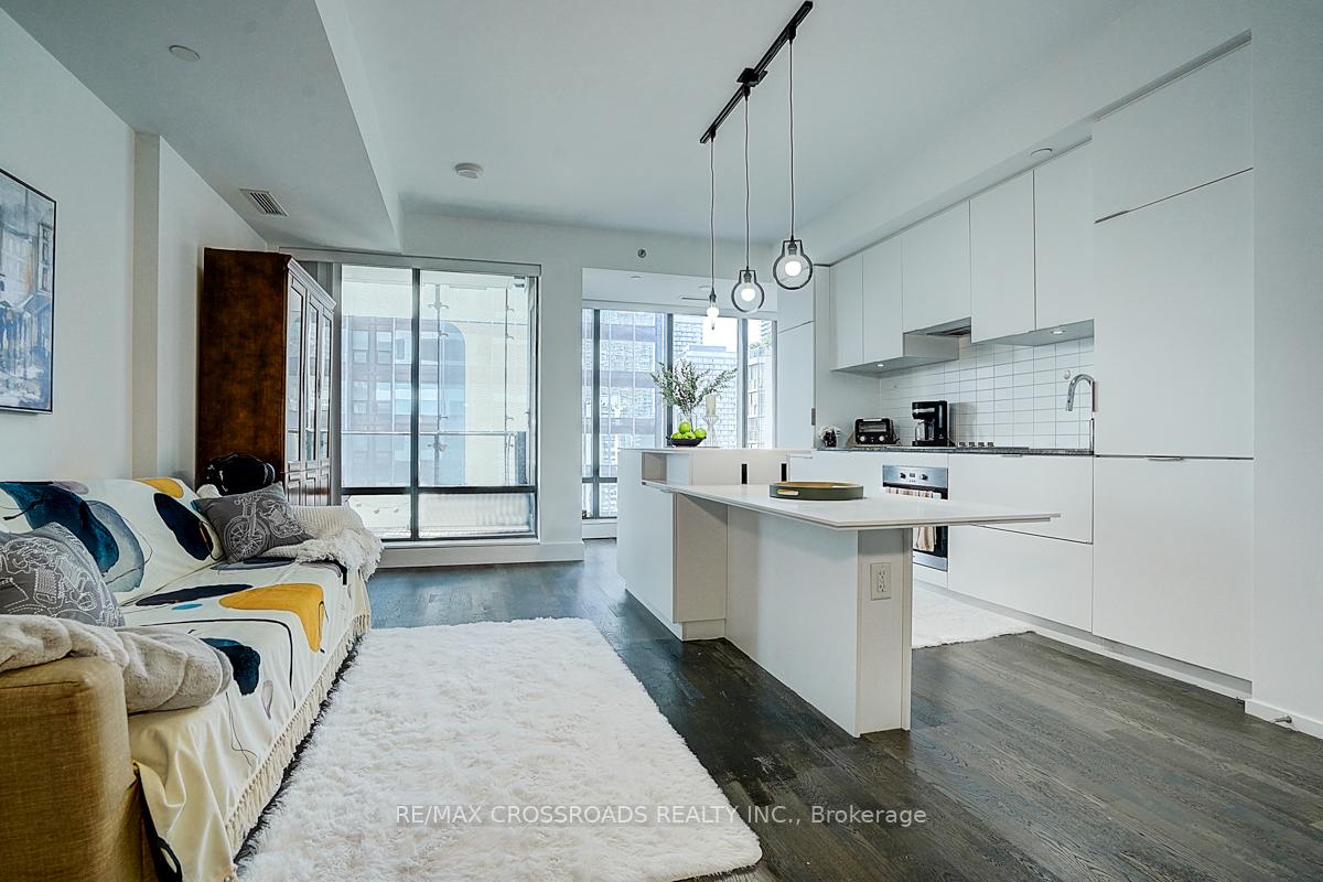 2 Bedrooms Condo at 5 St Joseph, Toronto For sale