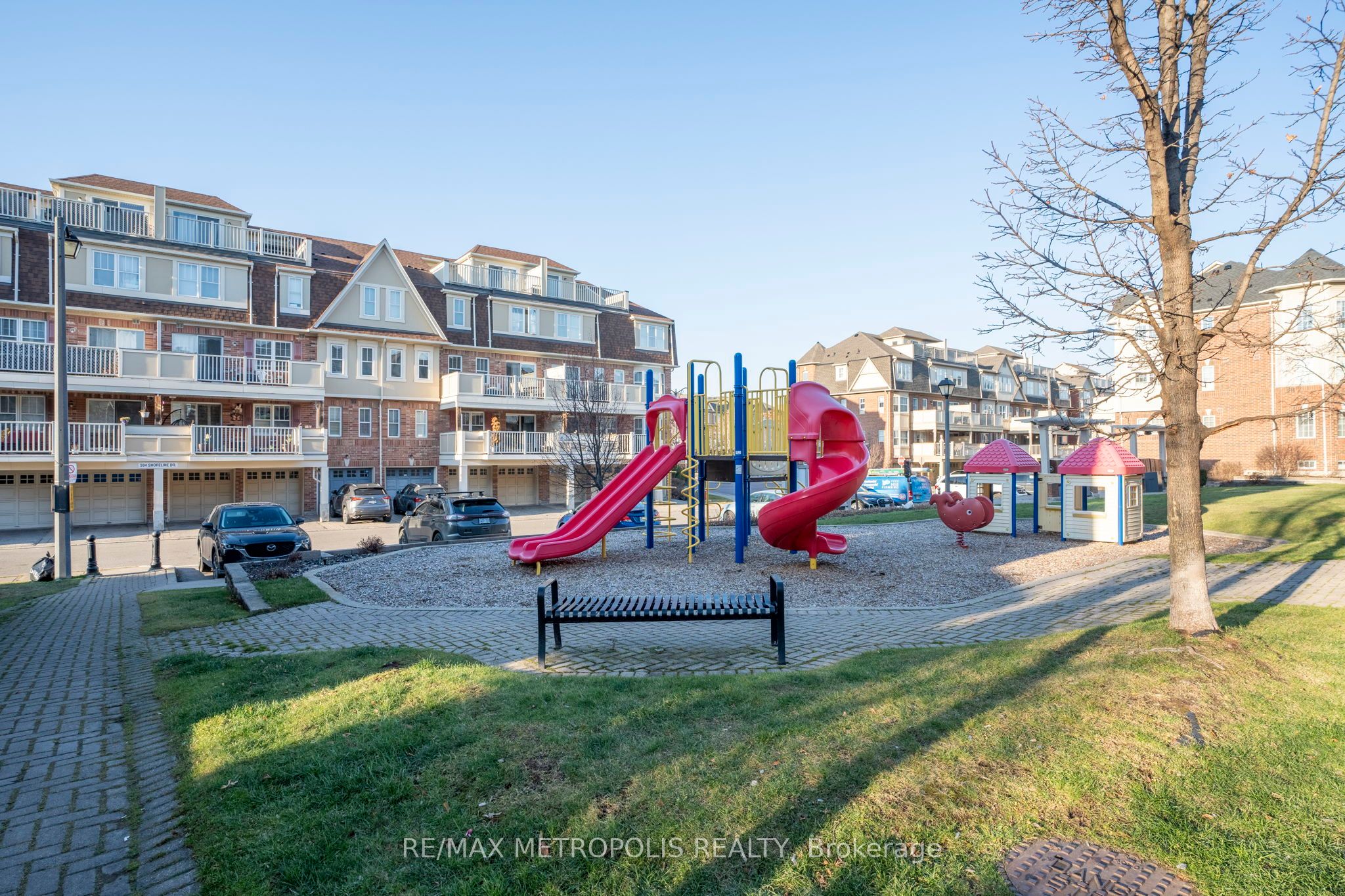 734 Neighbourhood Circle, #4