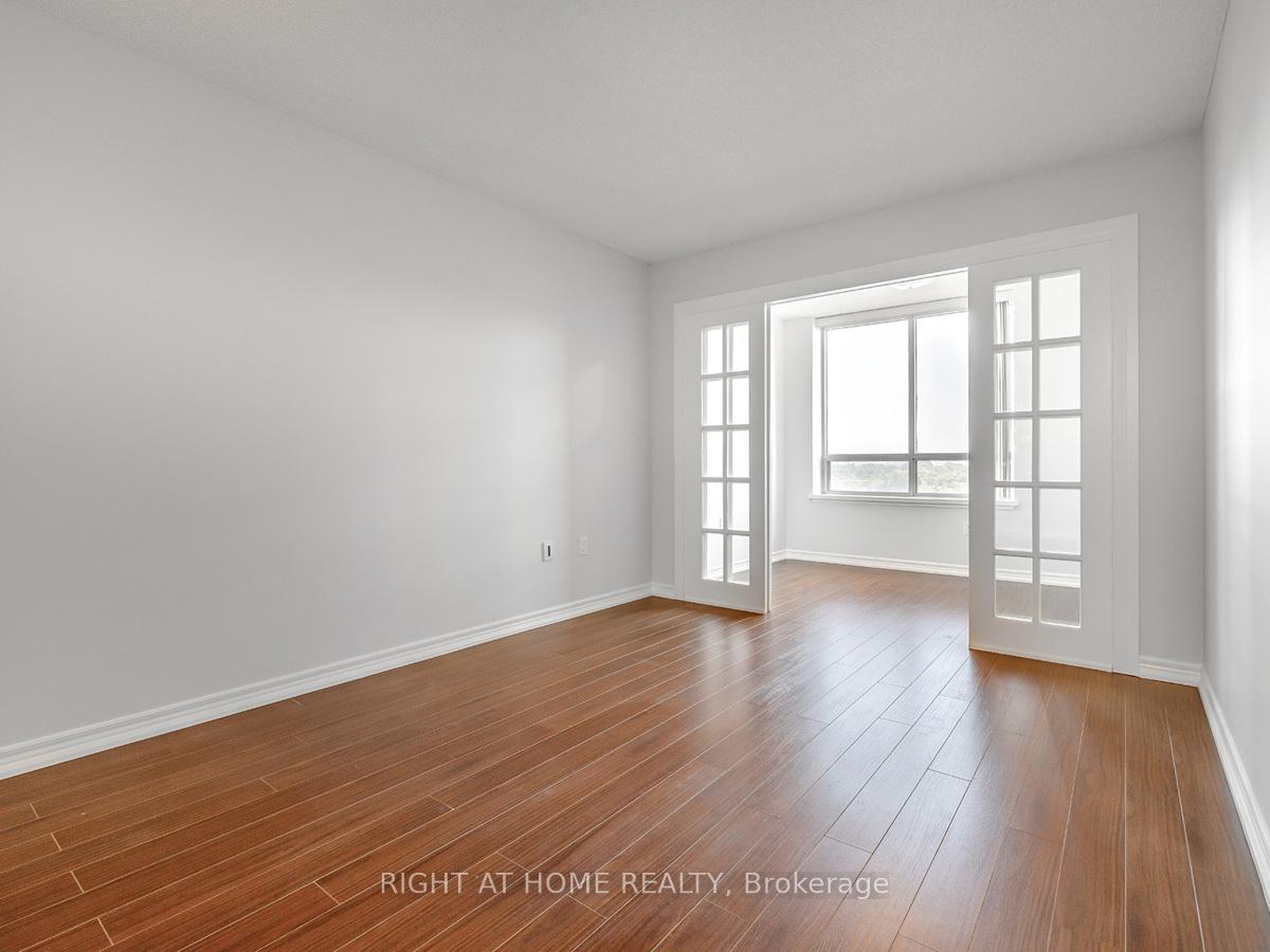 3 Bedrooms Condo at 88 Grandview,  Toronto For sale