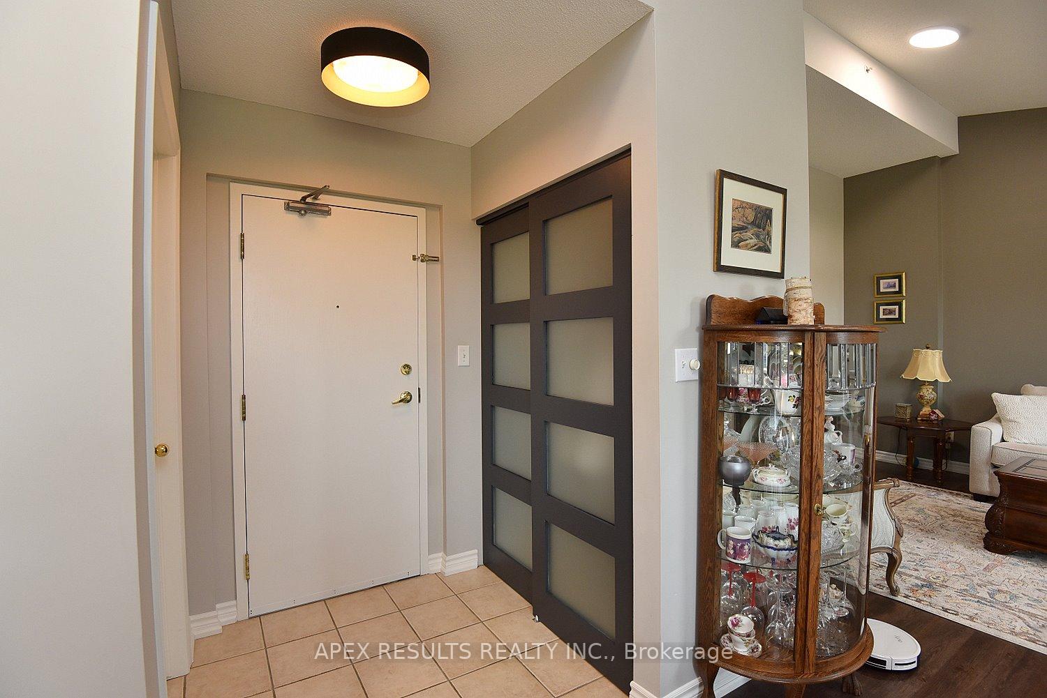 3 Bedrooms Condo at 262 Dundas, Hamilton For sale