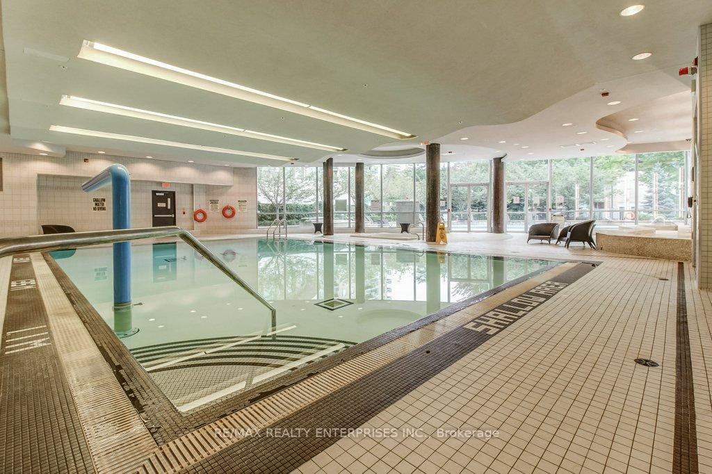 2 Bedrooms Condo at 80 Absolute, Mississauga For sale