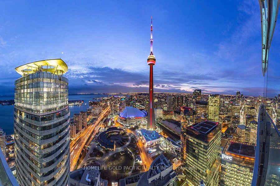 3 Bedrooms Condo at 14 York, Toronto For sale