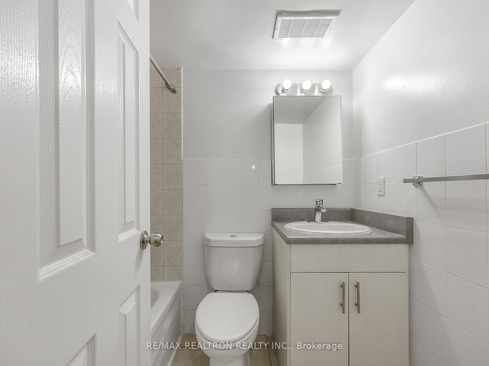 5 Glamorgan Avenue, #611