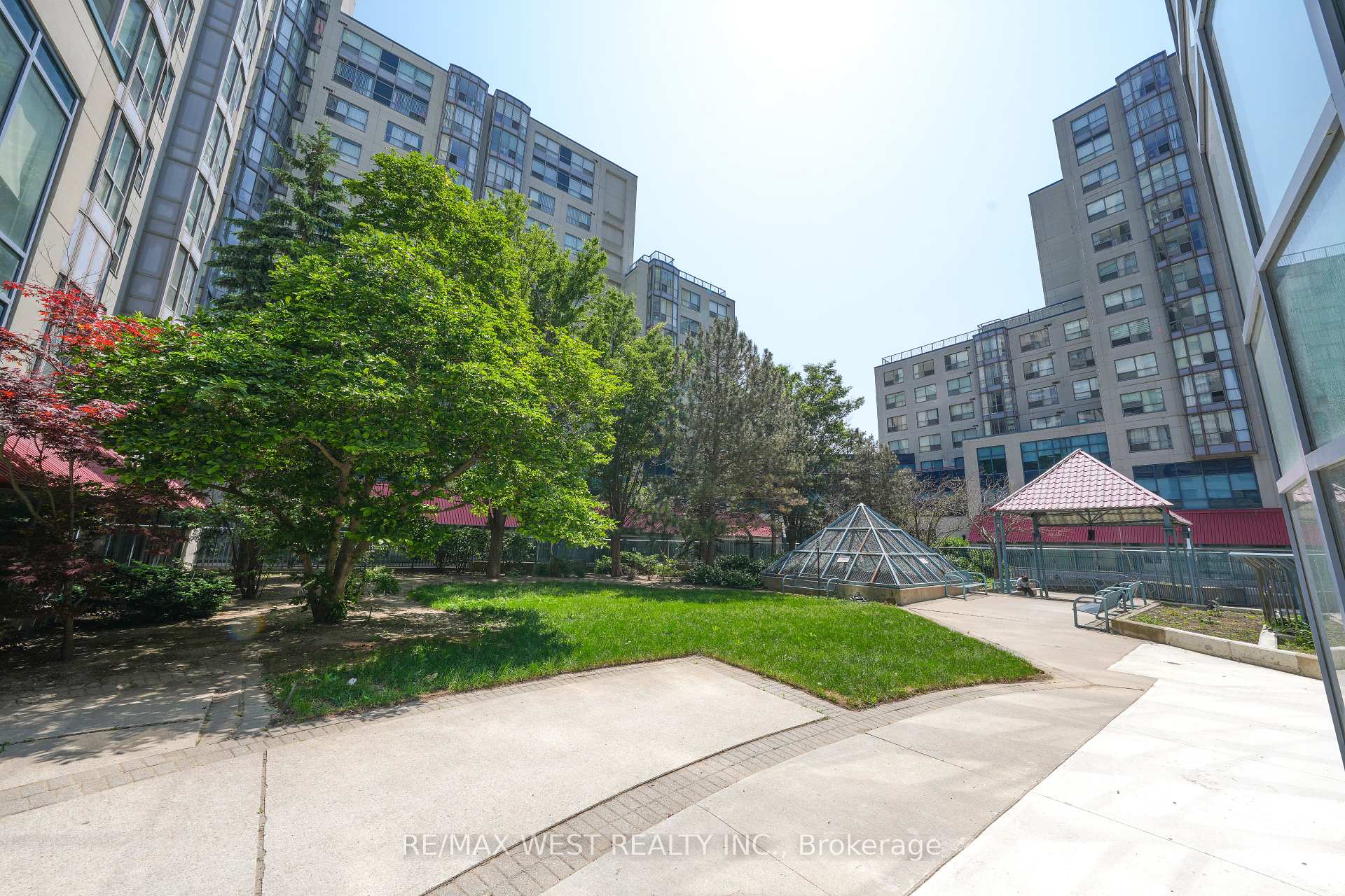 2 Bedrooms Condo at 1470 Midland, Toronto For sale
