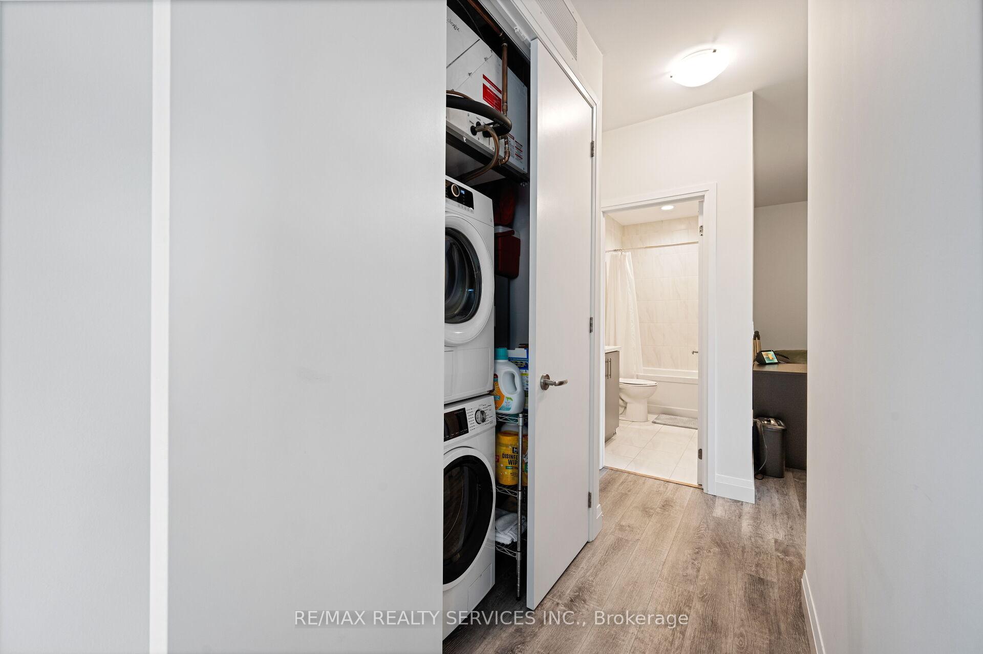 2 Bedrooms Condo at 1 Redfern, Hamilton For sale