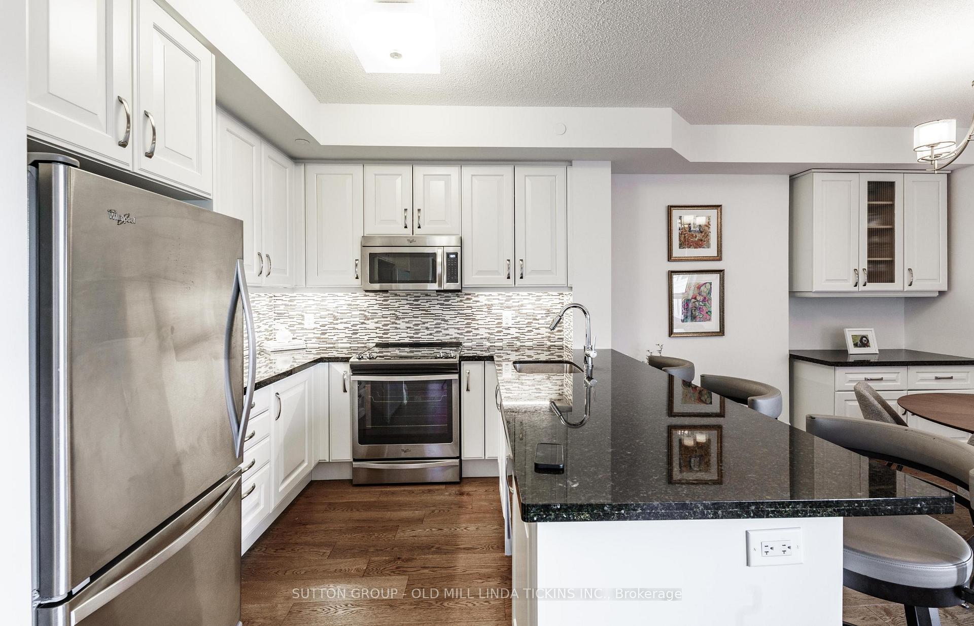 3 Bedrooms Condo at 1 Old Mill, Toronto For sale
