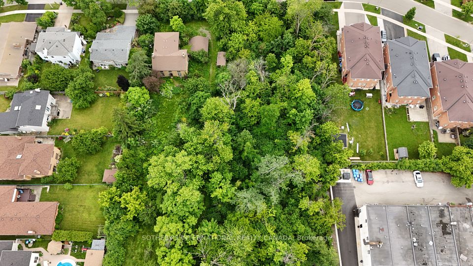 1050 BURNHAMTHORPE