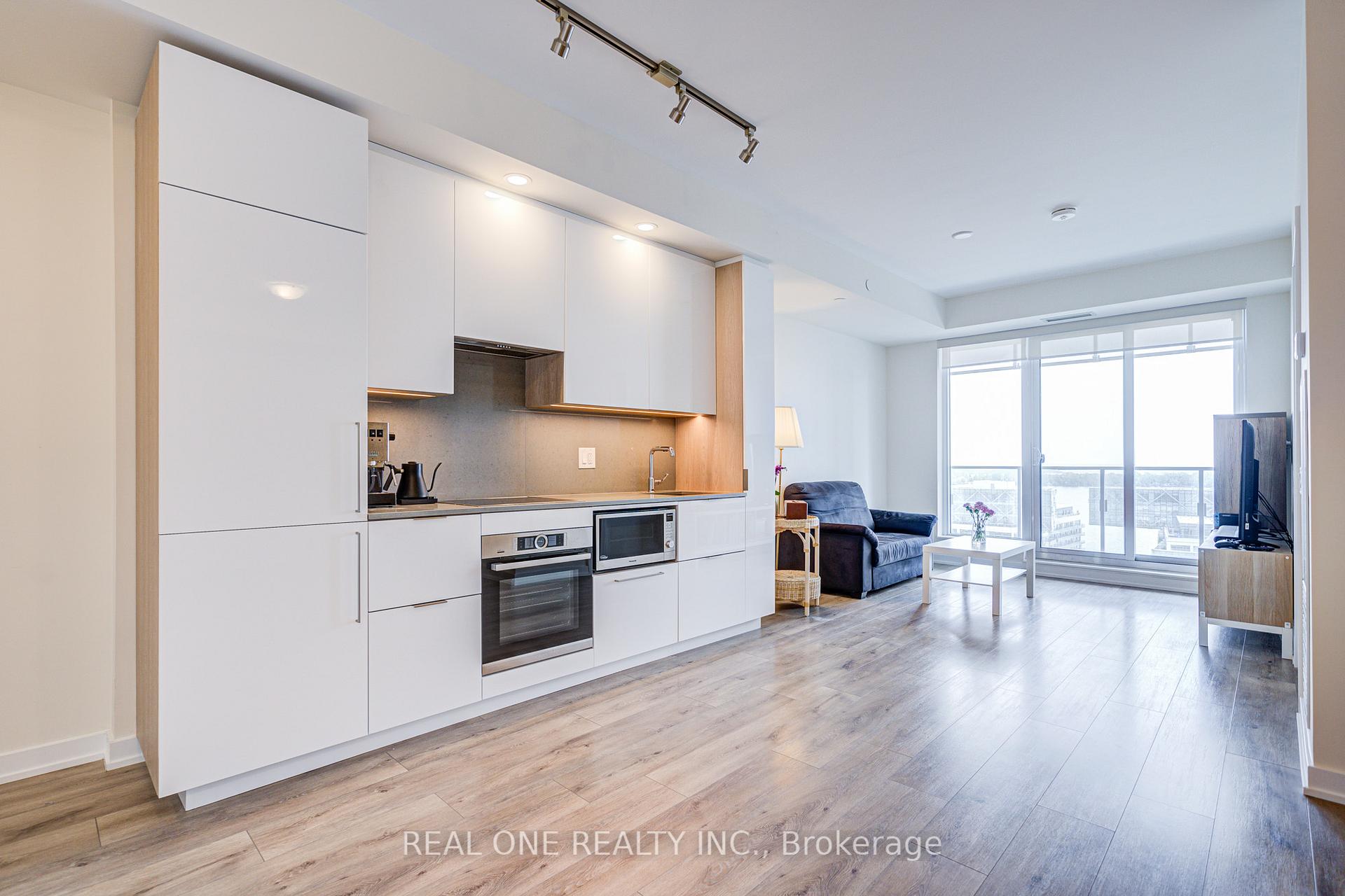 2 Bedrooms Condo at 28 Freeland, Toronto For sale