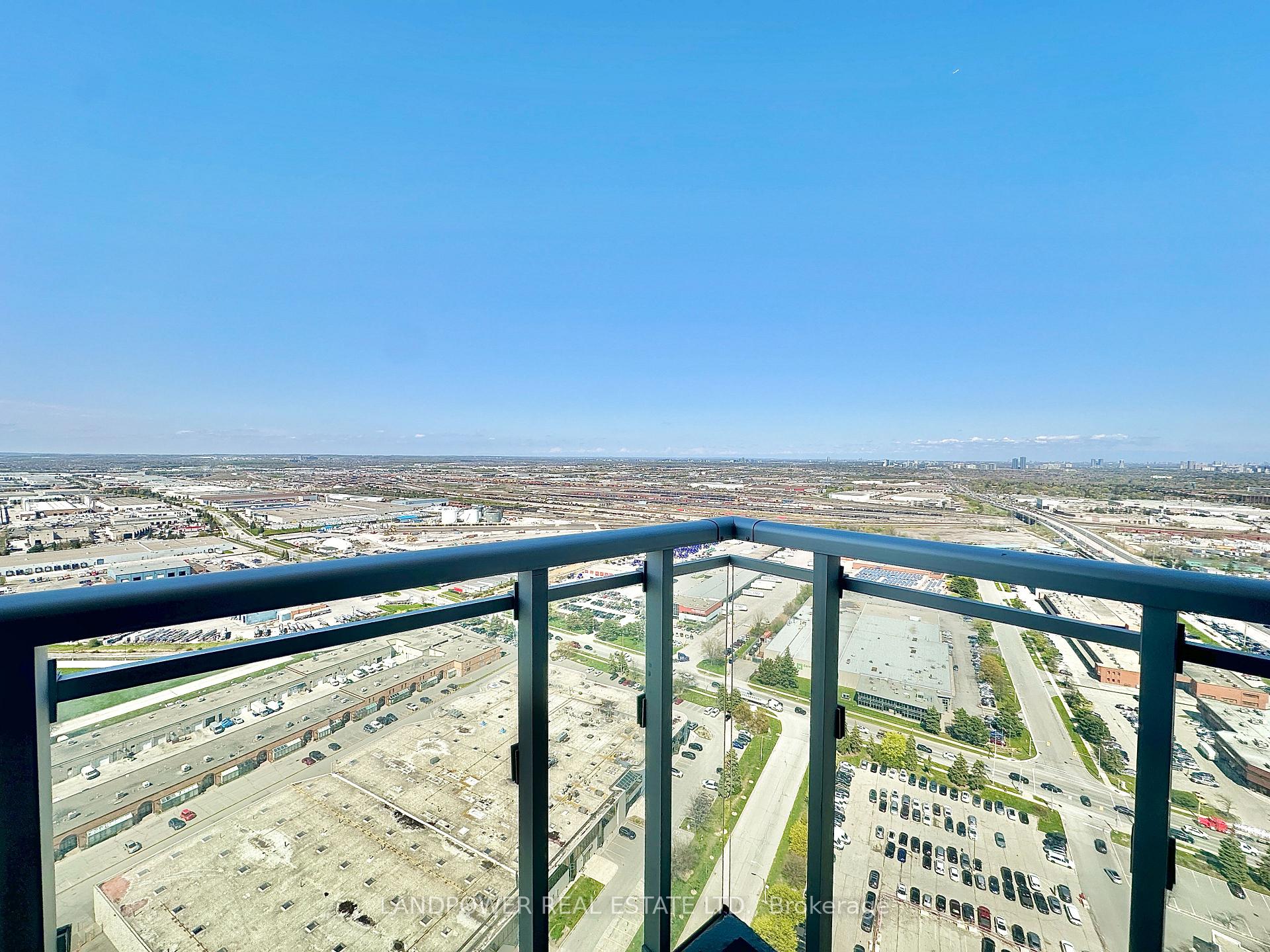 2 Bedrooms Condo at 2908 Highway 7, Vaughan For sale
