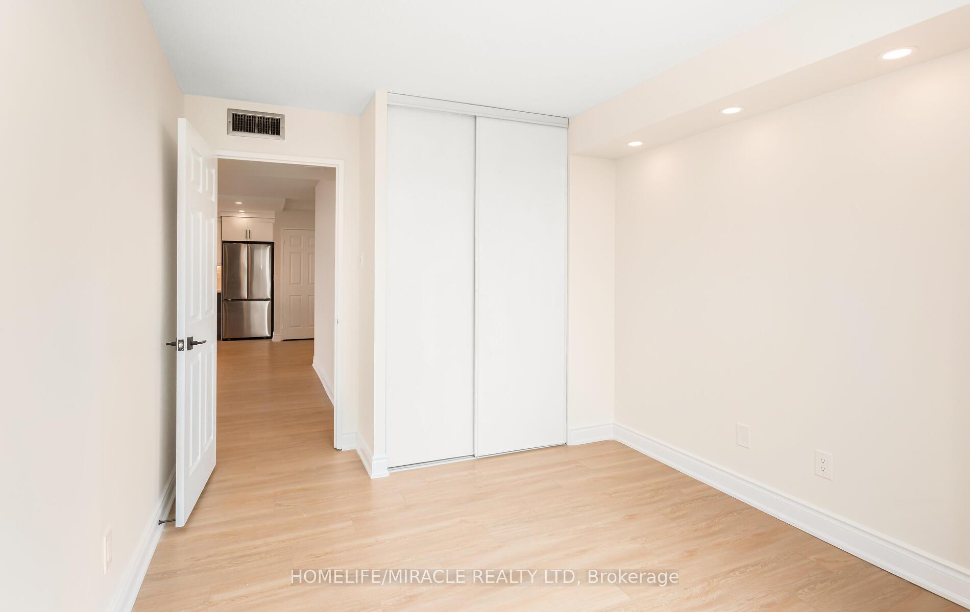 3 Bedrooms Condo at 4450 Tucana, Mississauga For sale