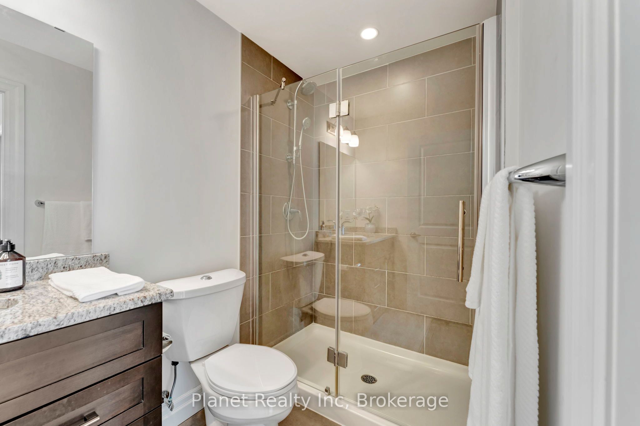 160 Macdonell Street, #906