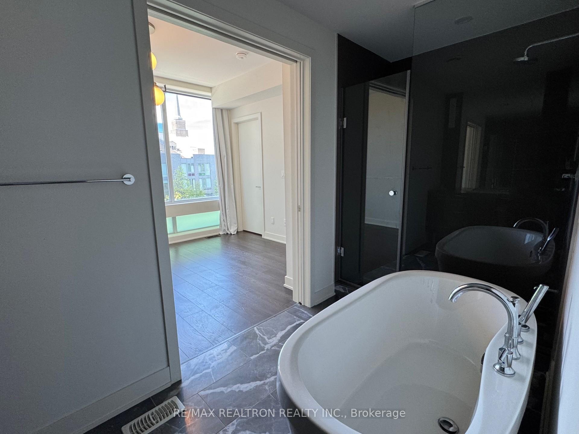 3 Bedrooms Condo at 25 Sonic, Toronto For sale