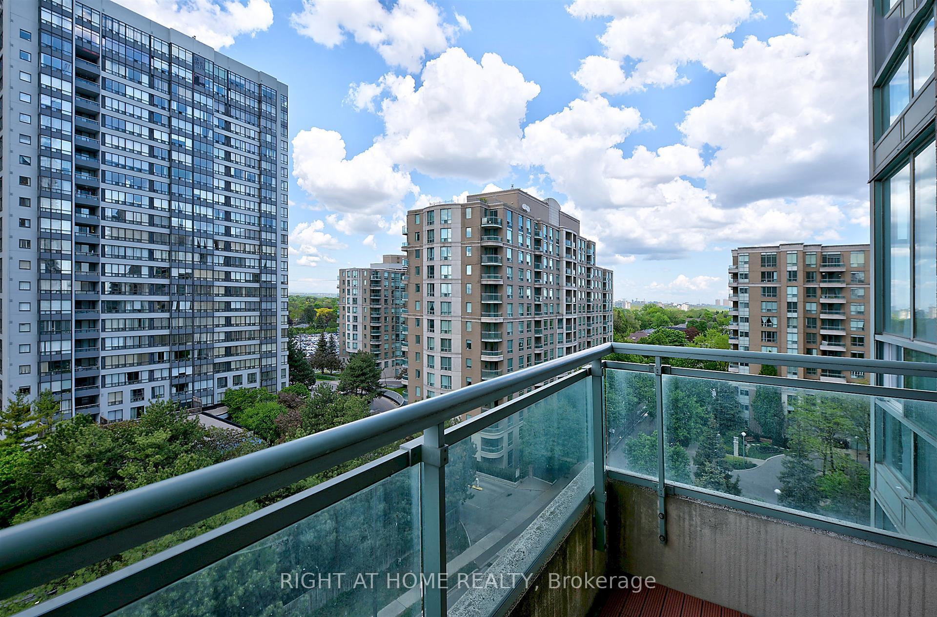 2 Bedrooms Condo at 1 Pemberton, Toronto For sale