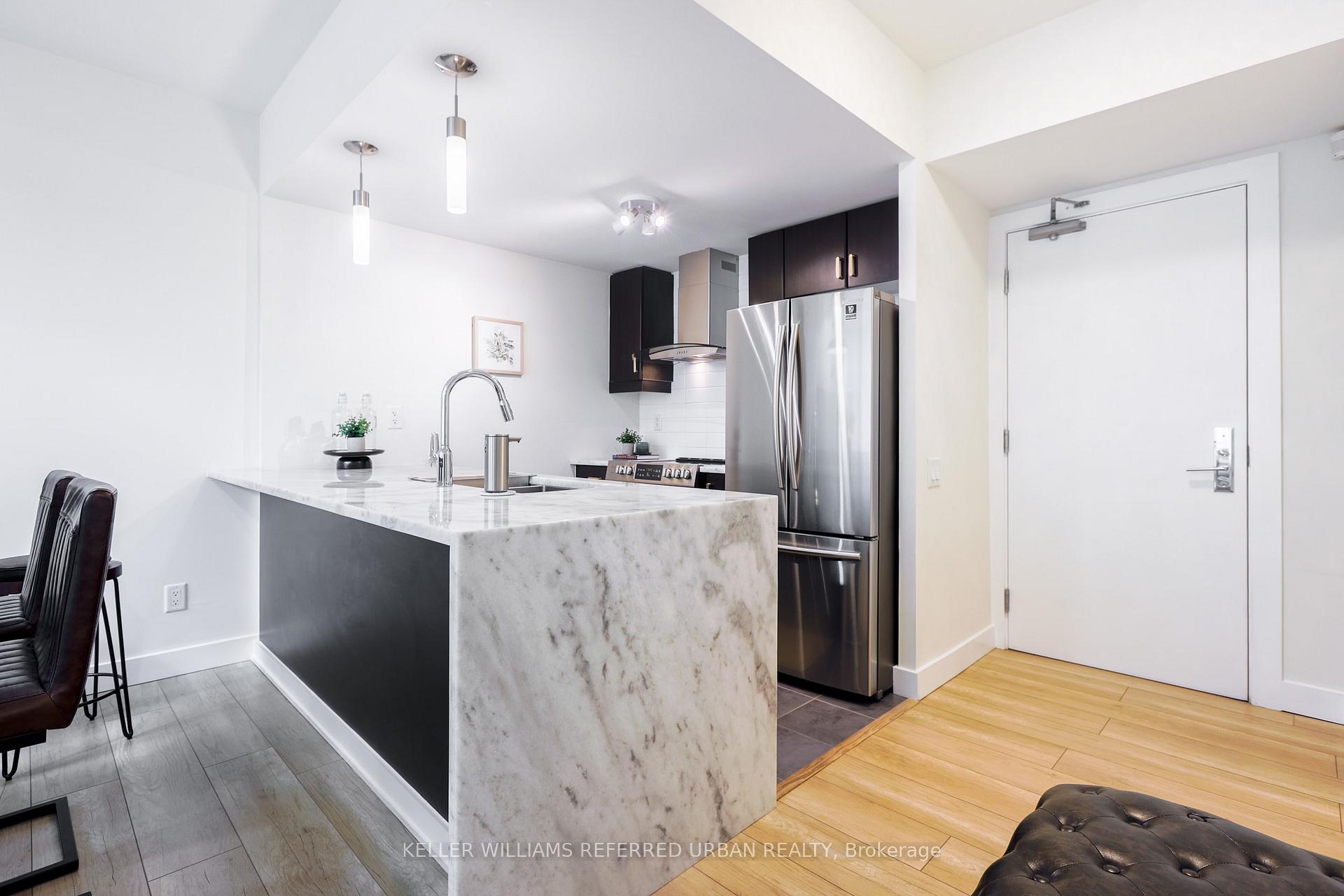 2 Bedrooms Condo at 19 Town Centre, Toronto For sale