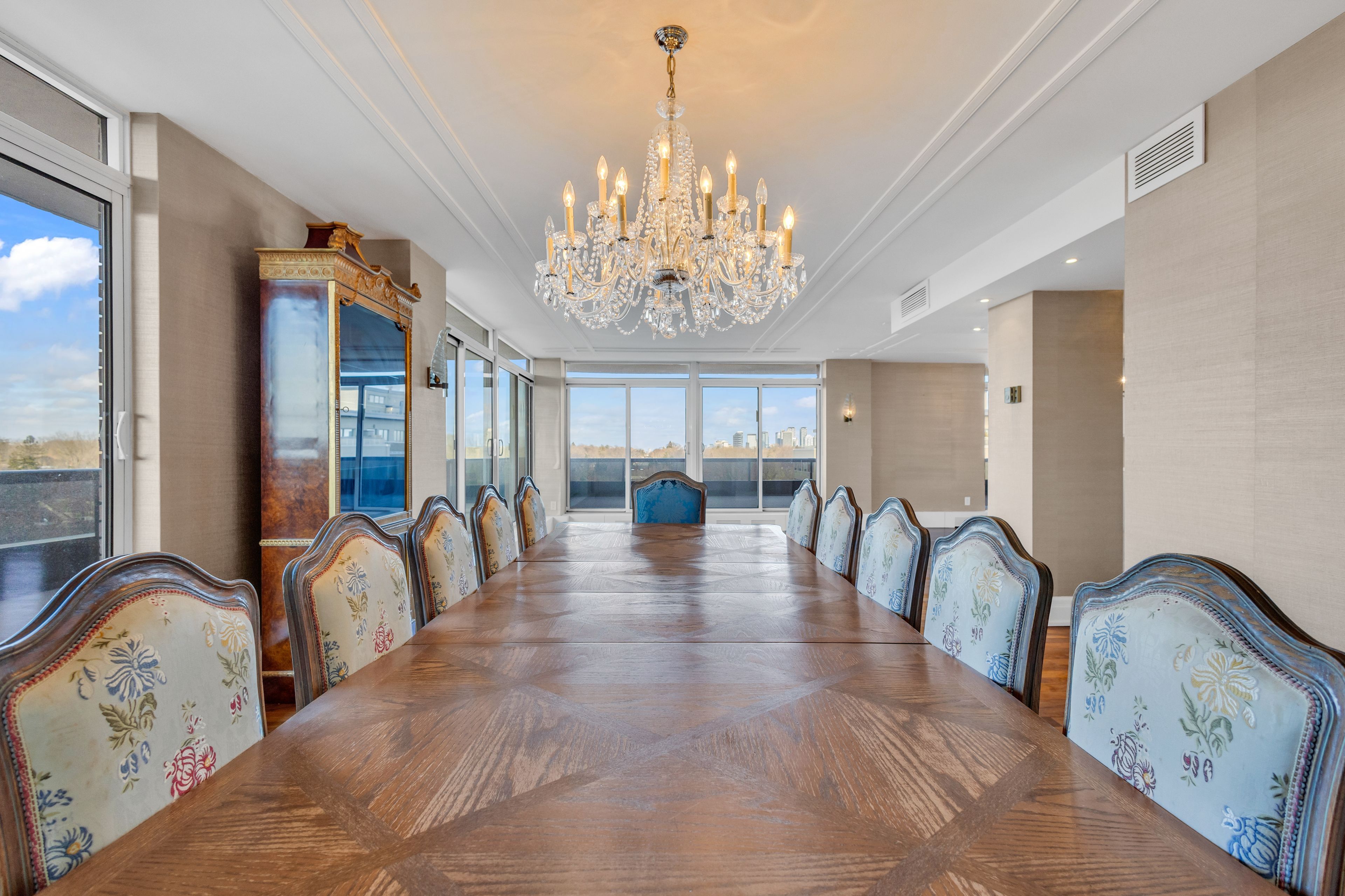 2600 Bathurst Street 801