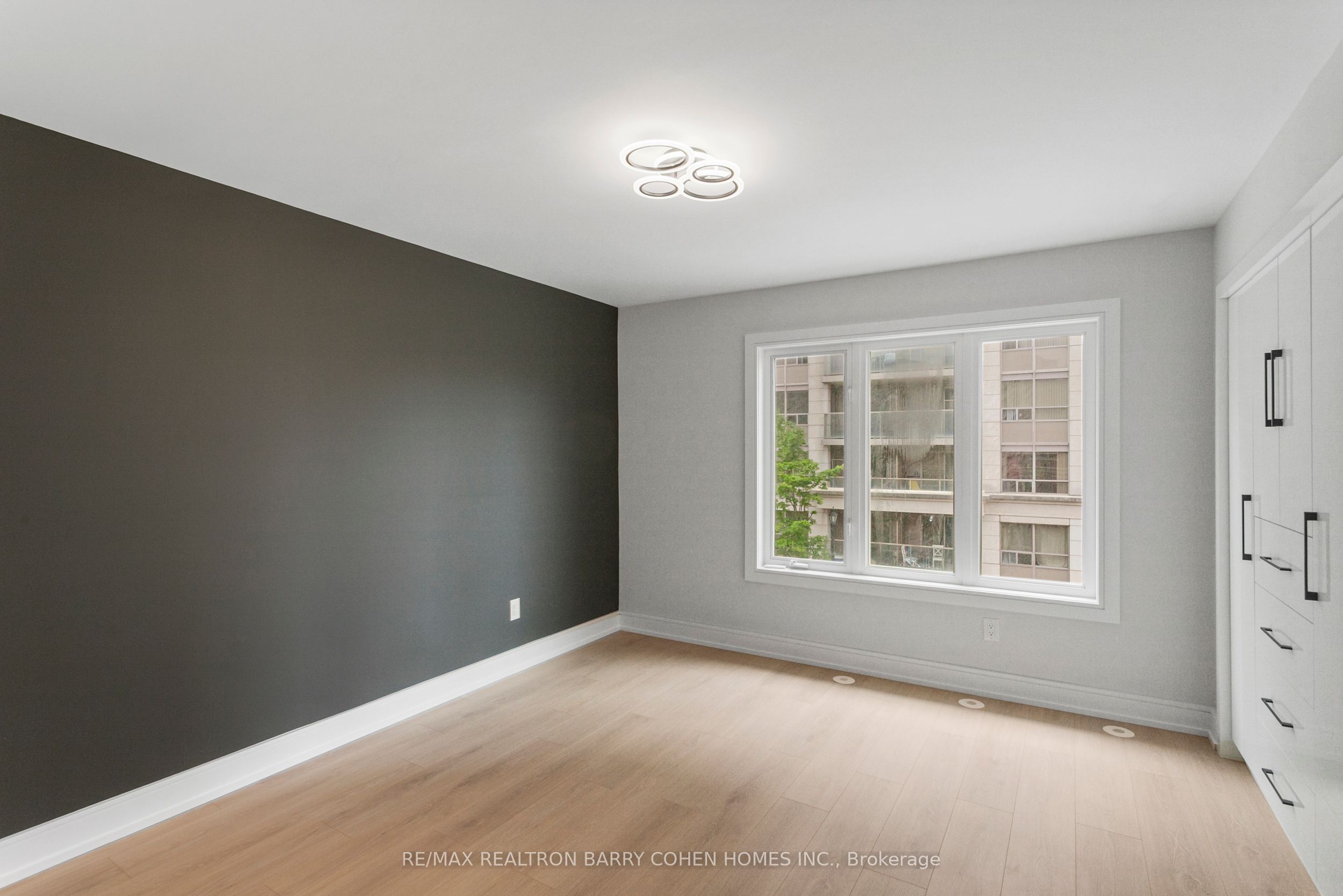 21 Galleria Parkway, #21