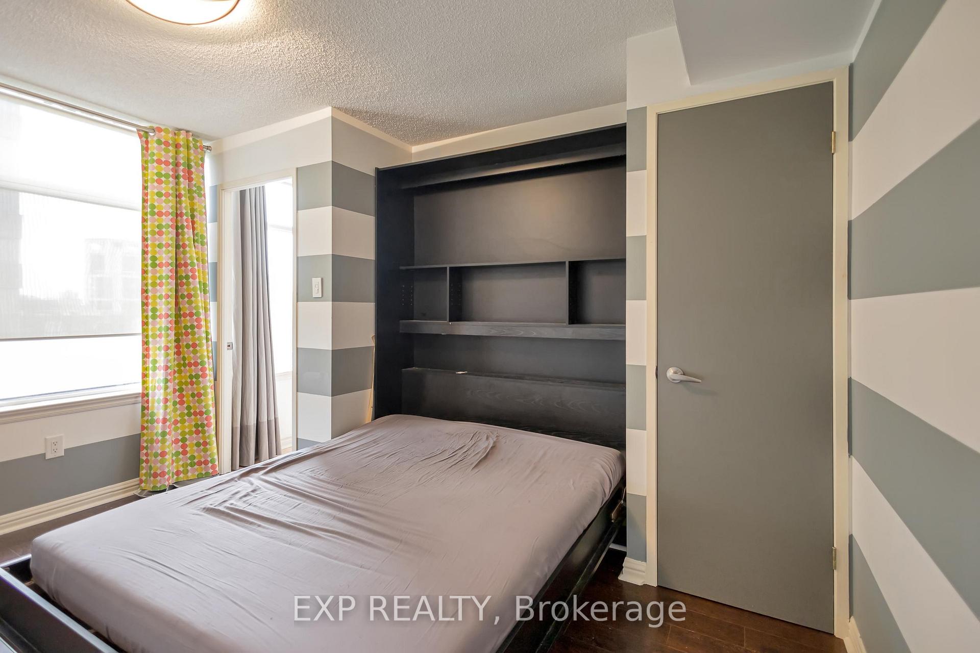 2 Bedrooms Condo at 900 Yonge, Toronto For sale