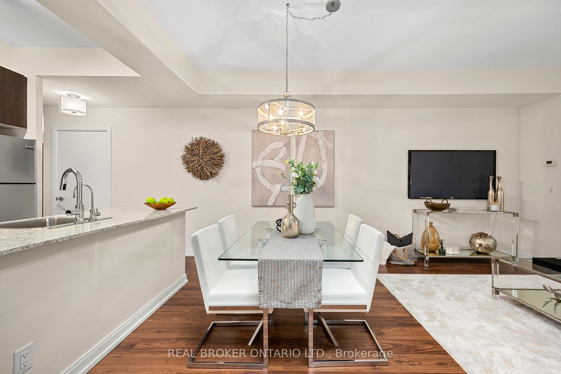 2 Bedrooms Condo at 181 Village Green, Toronto For sale