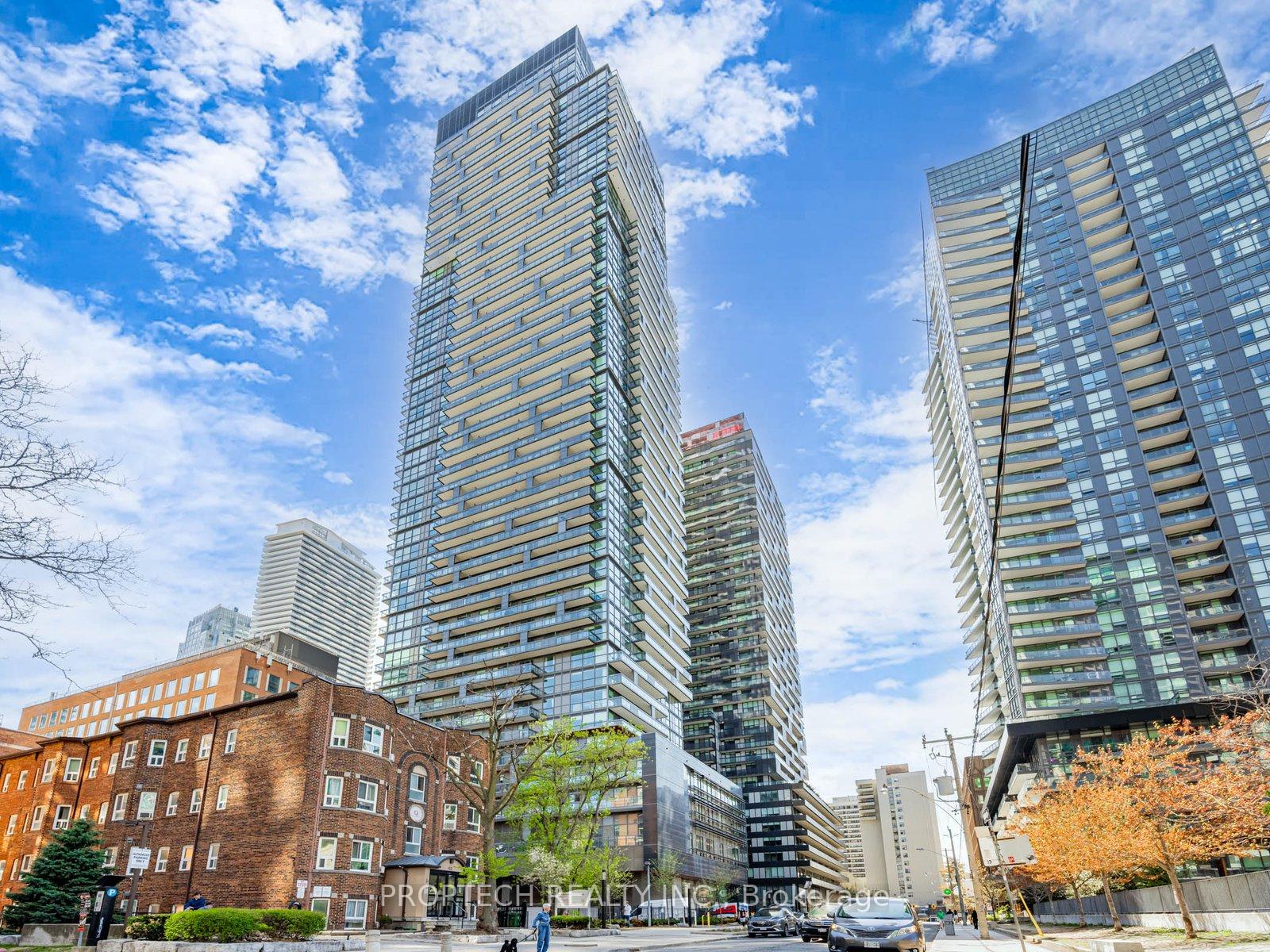 2 Bedrooms Condo at 39 Roehampton, Toronto For sale