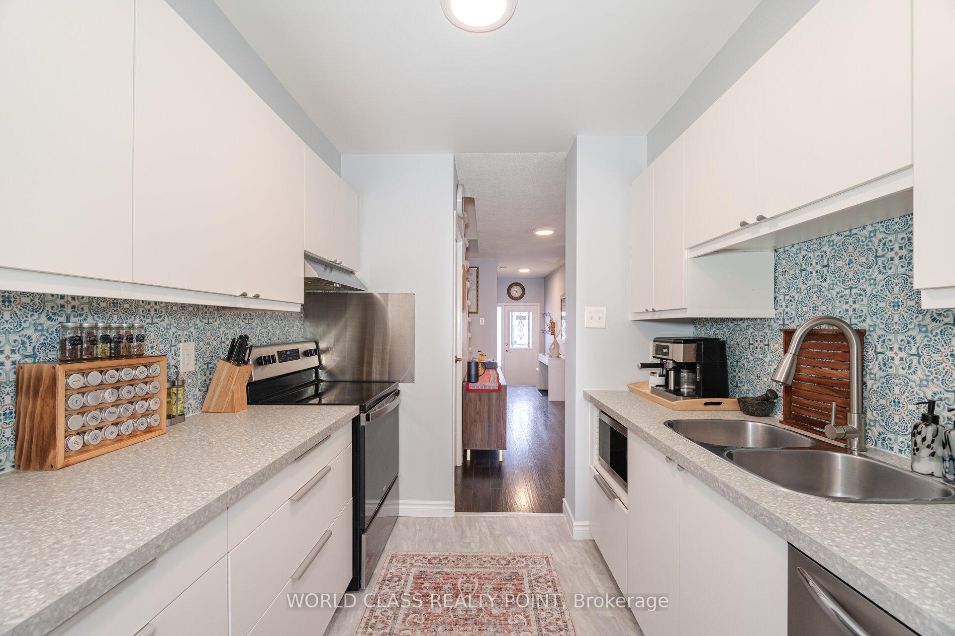 4 Bedrooms Condo at 525 Meadows, Mississauga For sale