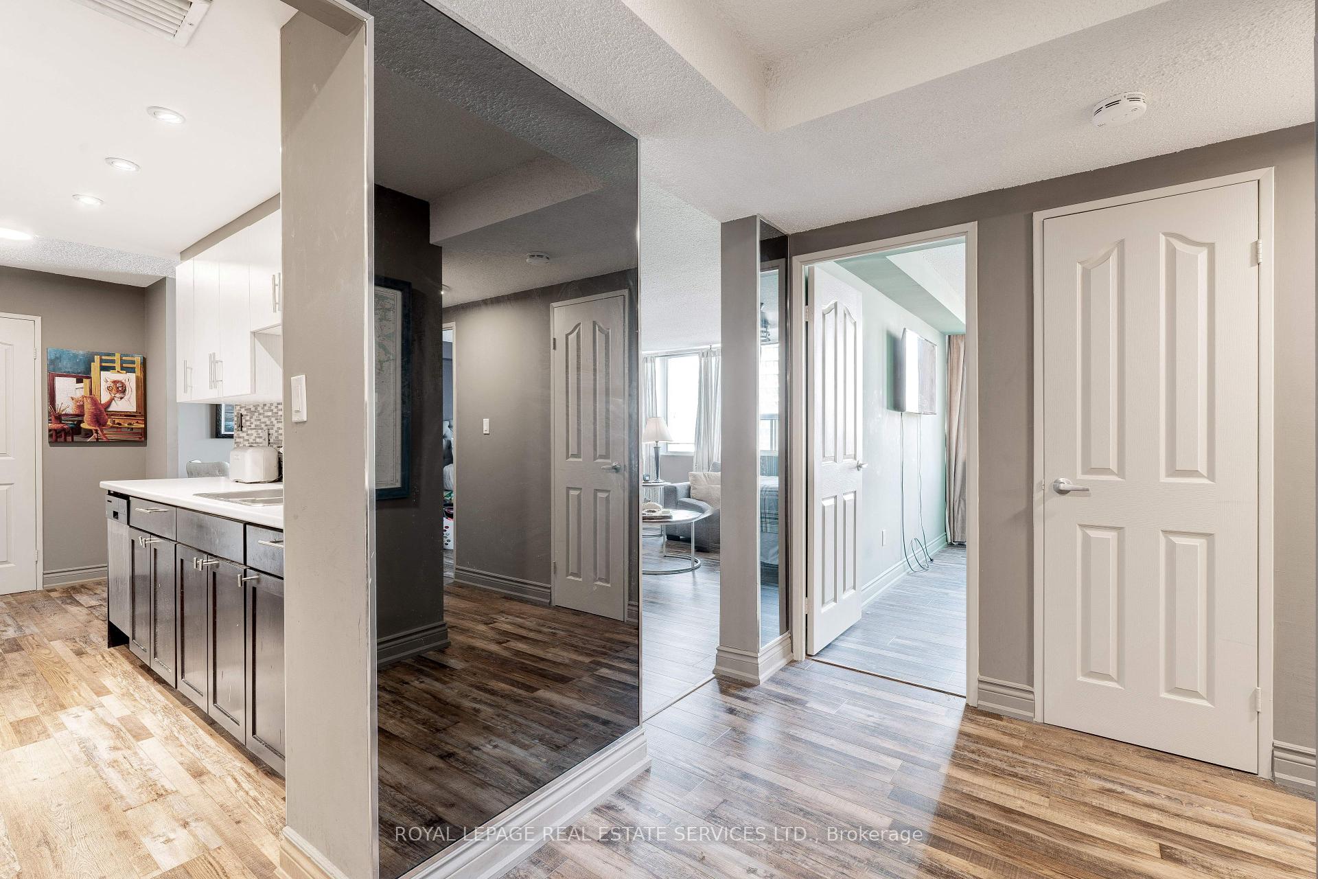 2 Bedrooms Condo at 120 Duke,  Hamilton For sale