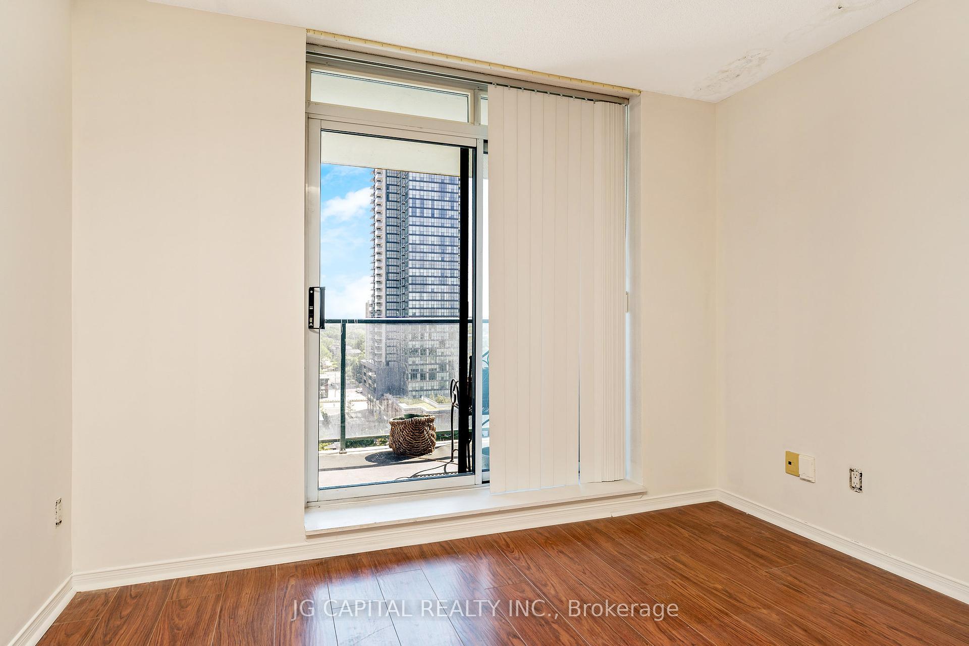 2 Bedrooms Condo at 233 Beecroft,  Toronto For sale