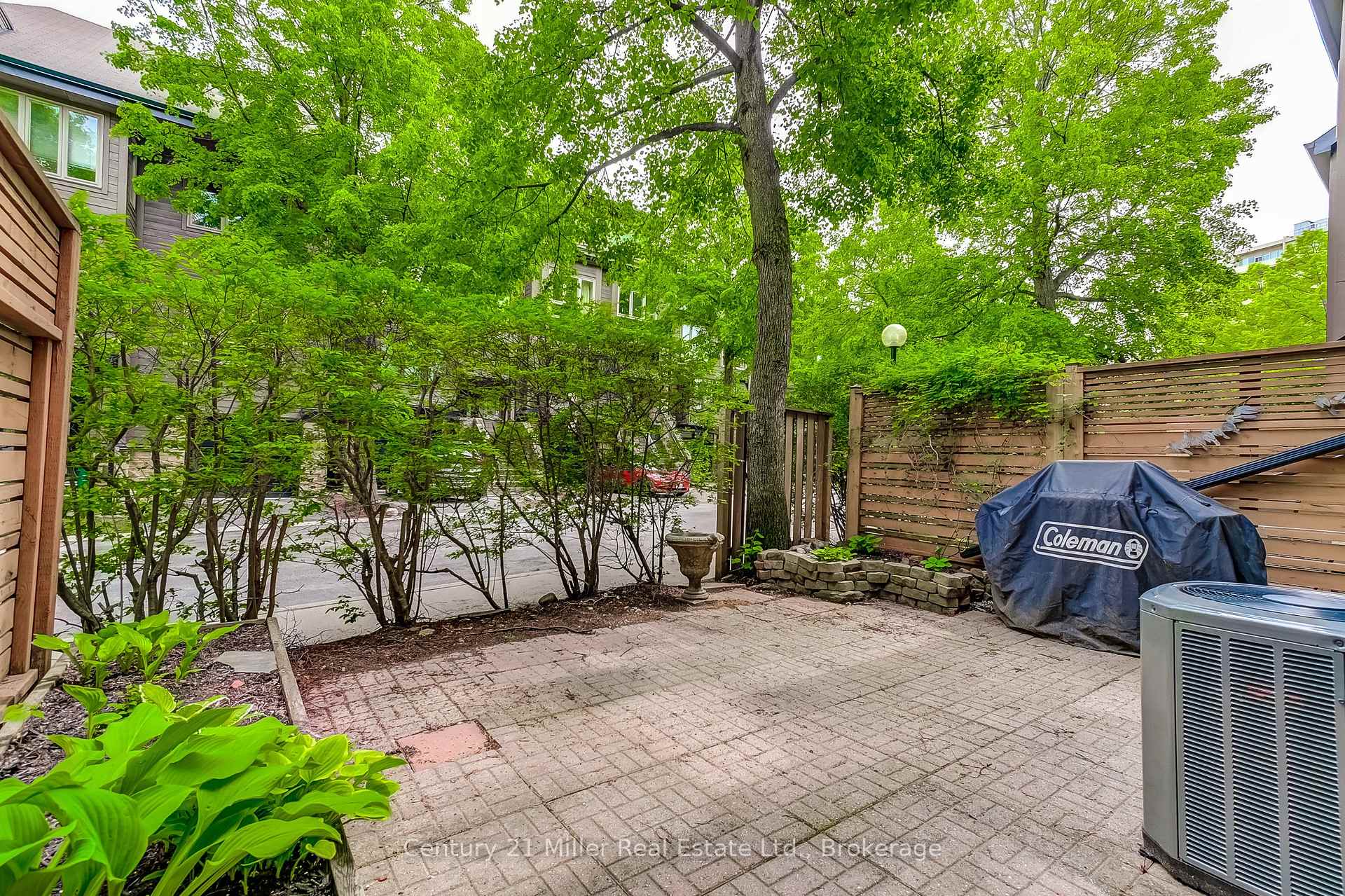 3 Bedrooms Condo at 1120 Queens, Oakville For sale