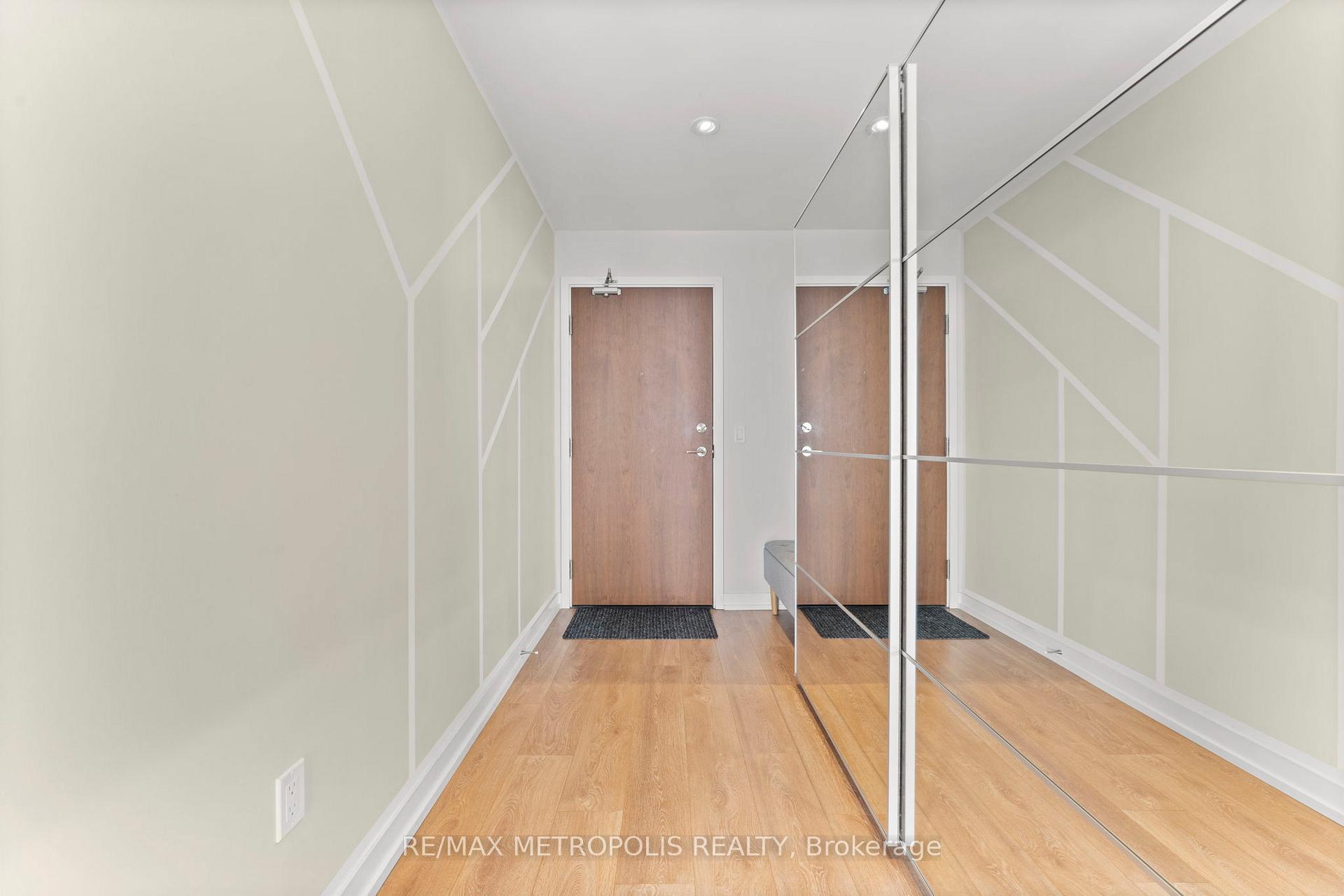 2 Bedrooms Condo at 117 McMahon, Toronto For sale