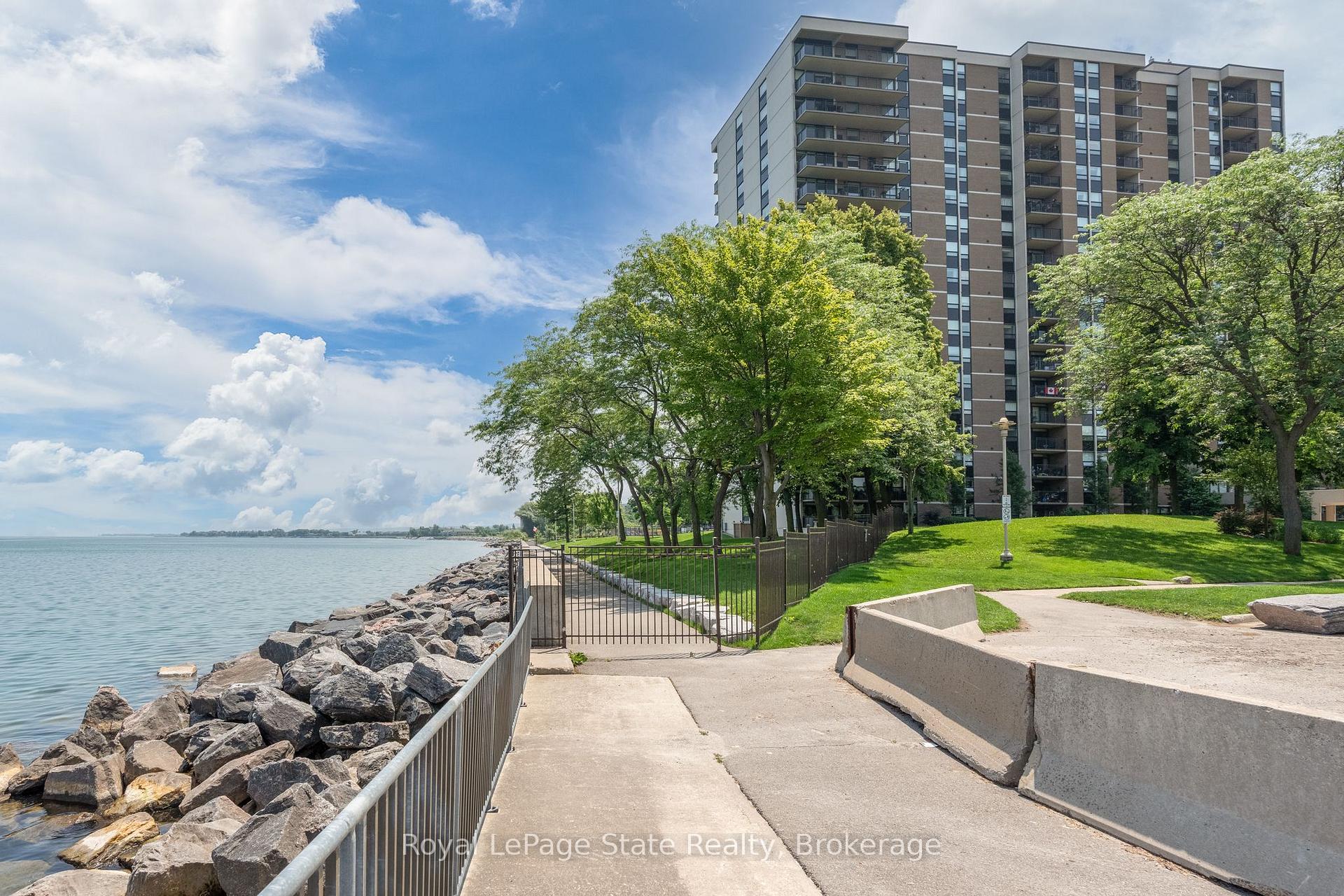 2 Bedrooms Condo at 500 Green,  Hamilton For sale