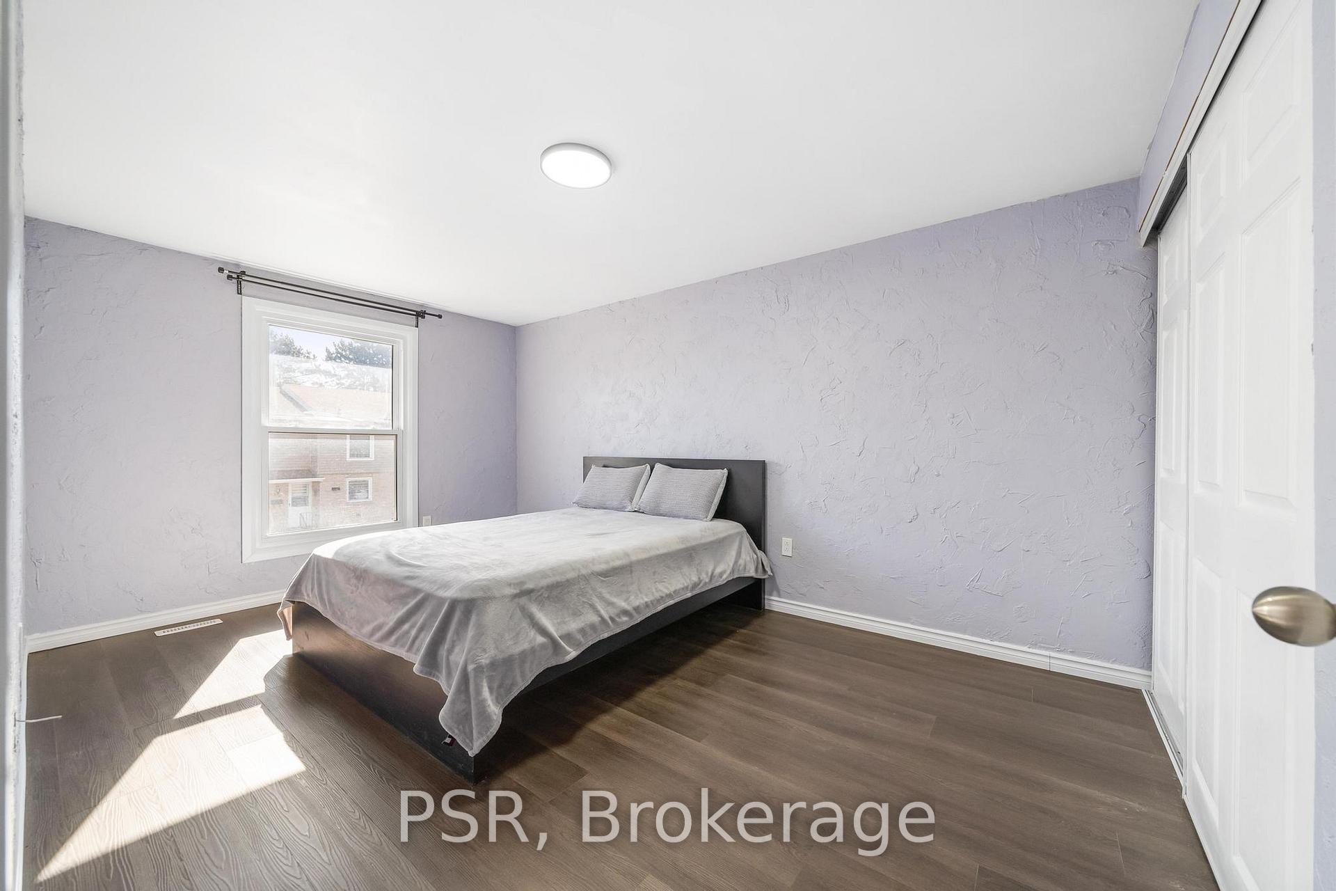 3 Bedrooms Condo at 10 Angus, Hamilton For sale