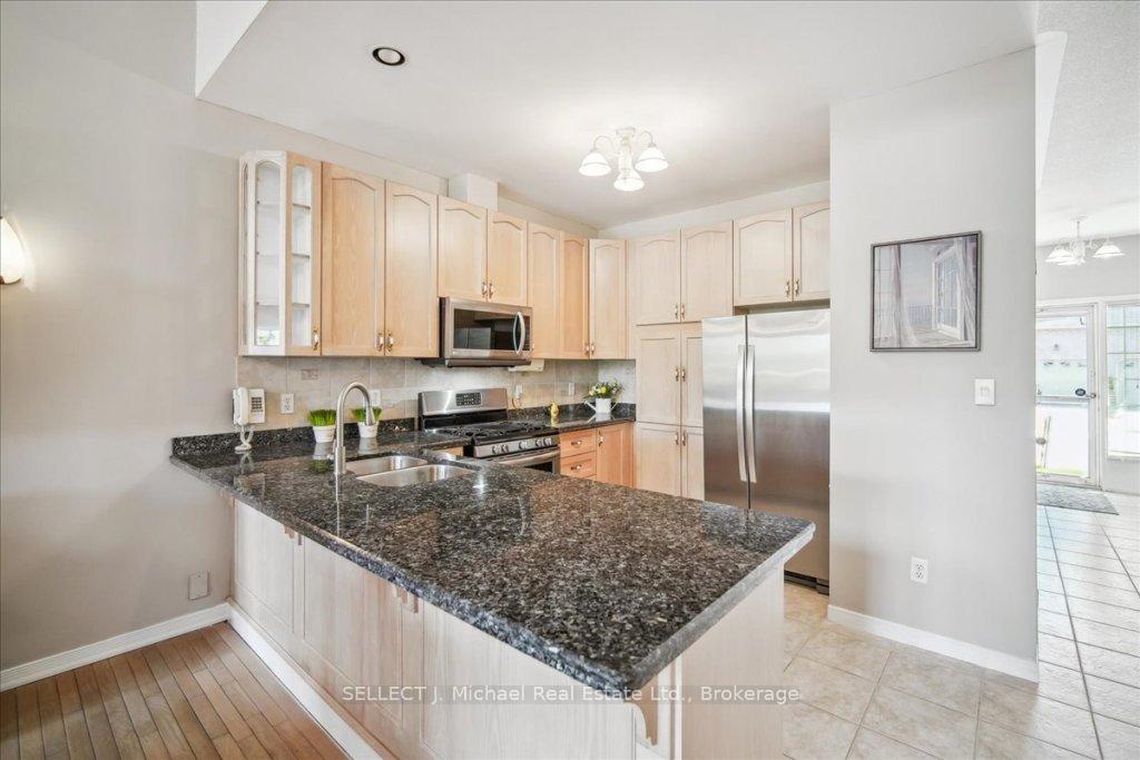 3 Bedrooms Condo at 213 Nash, Hamilton For sale