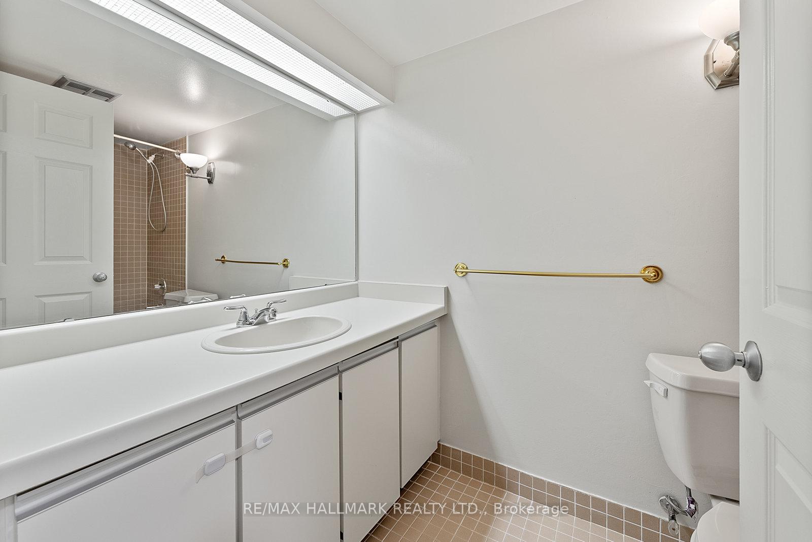 3 Bedrooms Condo at 360 Bloor, Toronto For sale