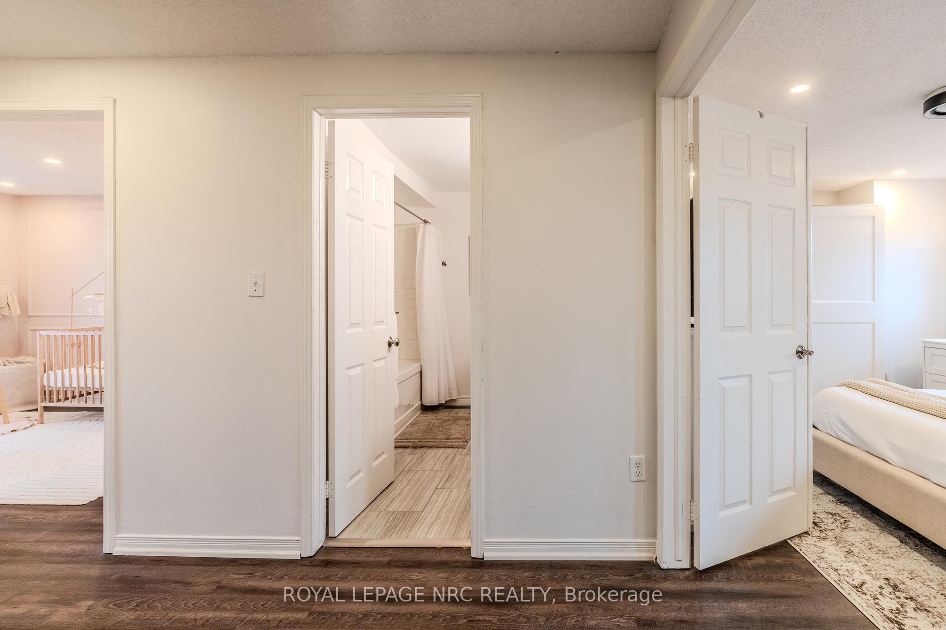 3 Bedrooms Condo at 29 Heritage, Hamilton For sale