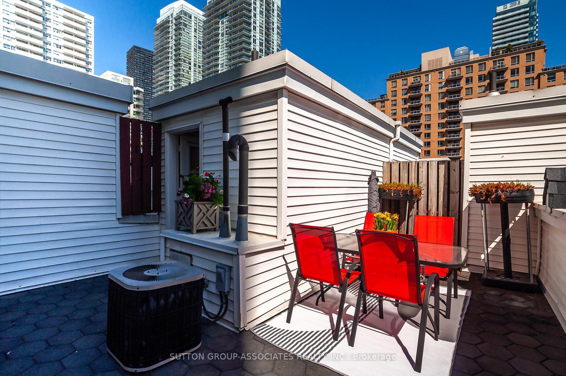 2 Bedrooms Condo at 100 Redpath, Toronto For sale