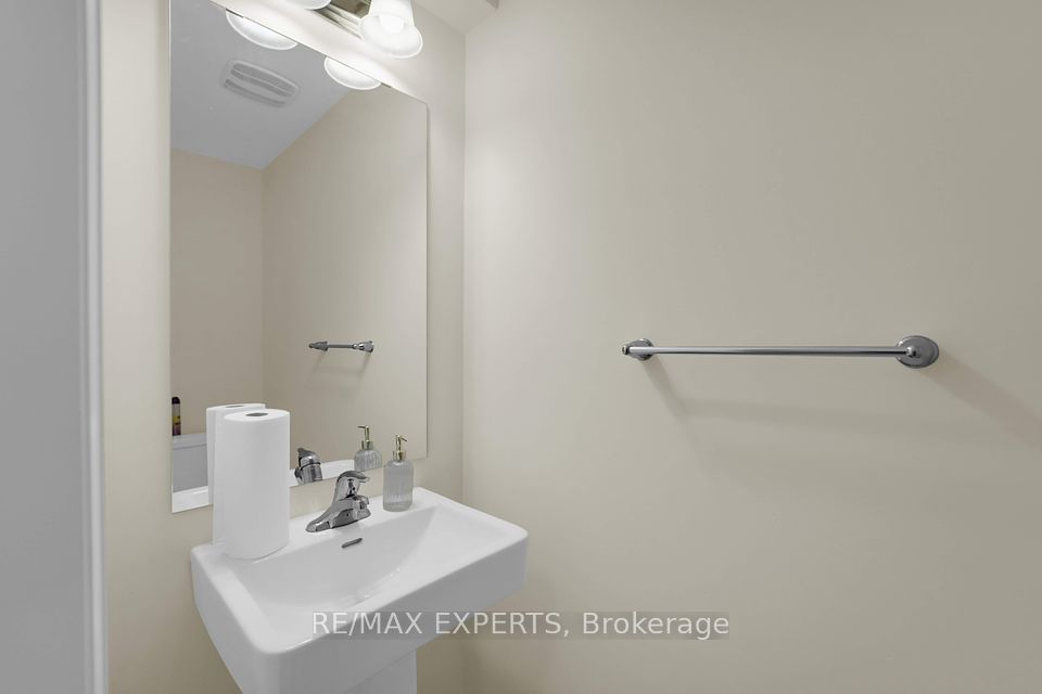 https://trreb-image.ampre.ca/G-sEuEXPyMYXMPdykaUM1QXy91AUYeFehBl-0uJnwnY/rs:fit:960:960/wm:.5:so:0:50:.4/wmsh:10/wmt:PHNwYW4gZm9yZWdyb3VuZD0nd2hpdGUnIGZvbnQ9JzY4Jz5SRS9NQVggRVhQRVJUUywgQnJva2VyYWdlPC9zcGFuPg/cb:20250428131610/L3RycmViL2xpc3RpbmdzLzQwLzcyLzM4Lzc2L3AvNzYxOWY0MTktNTMwZC00YTVmLTgxNzMtNjZmYTM5NGM4YWI4LkpQRw.jpg