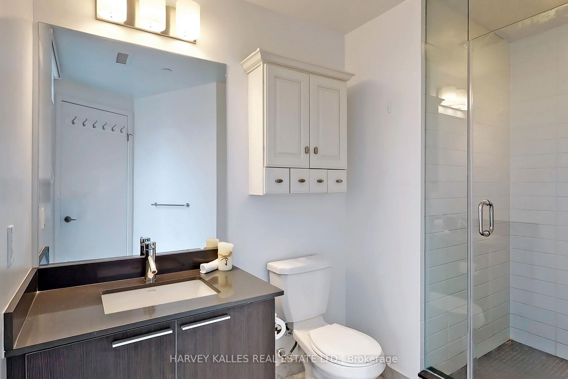2 Bedrooms Condo at 10 Park Lawn, Toronto For sale