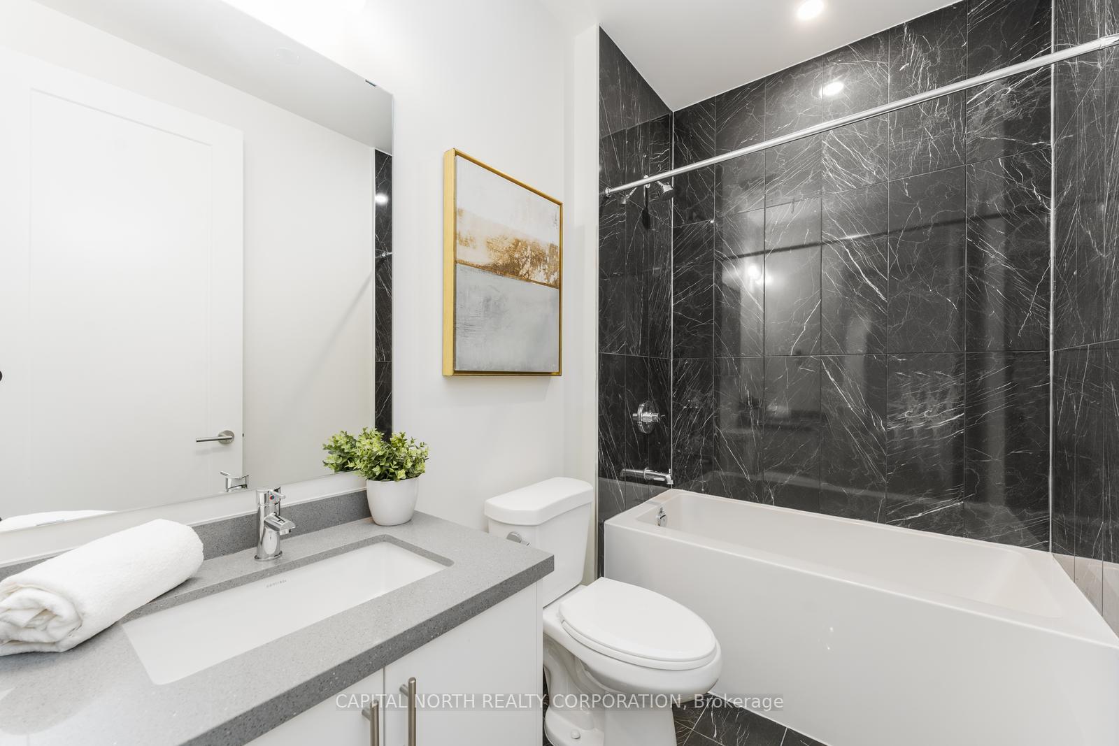 3 Bedrooms Condo at 509 Dundas,  Oakville For sale