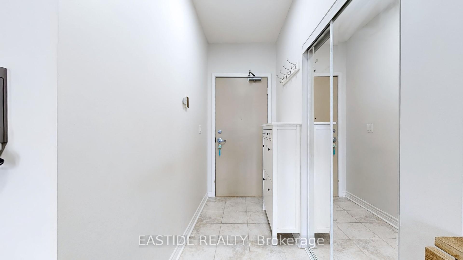 2 Bedrooms Condo at 18 Holmes, Toronto For sale