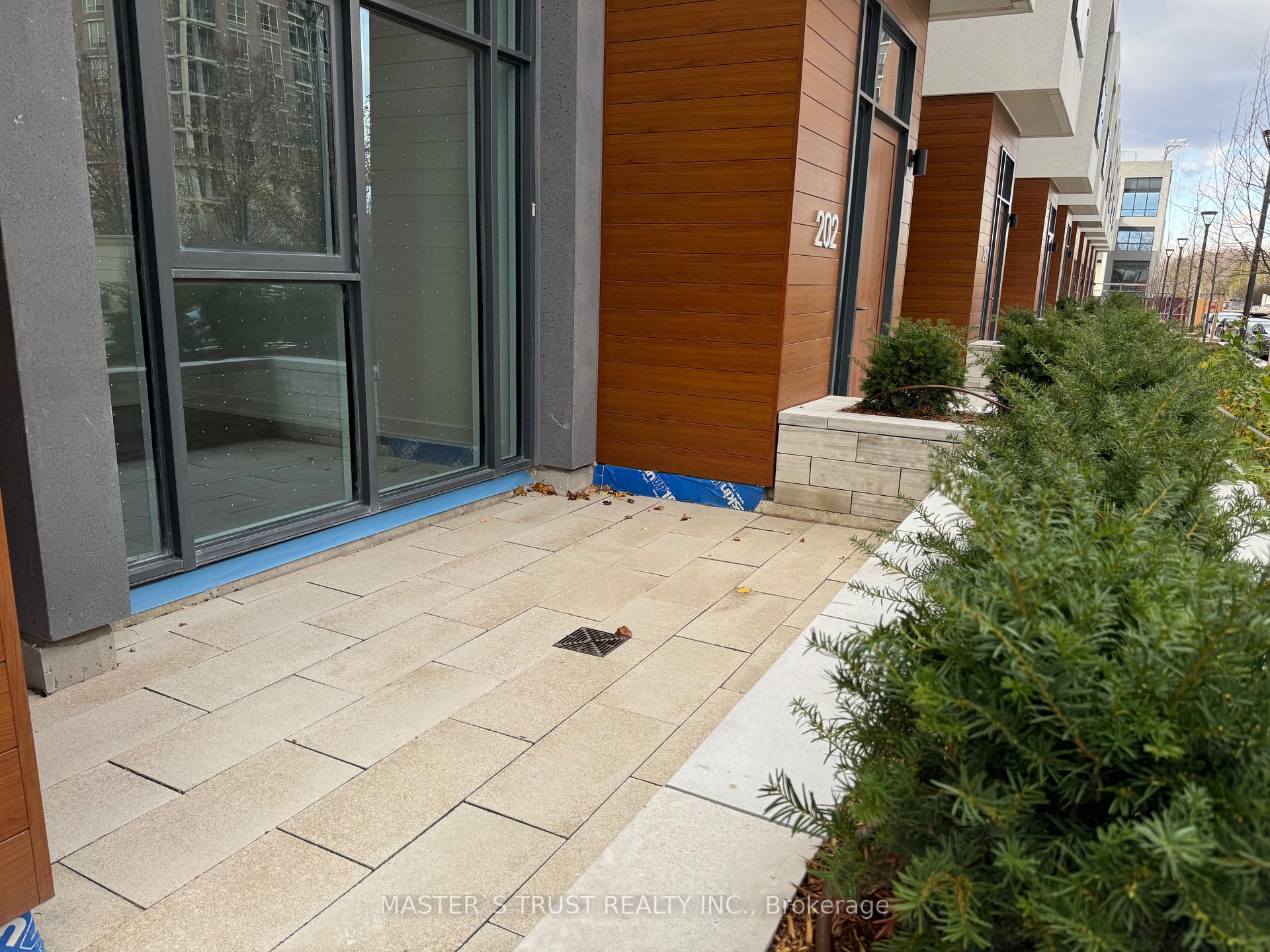 2 Bedrooms Condo at 30 IN ON THE PARK, Toronto For sale