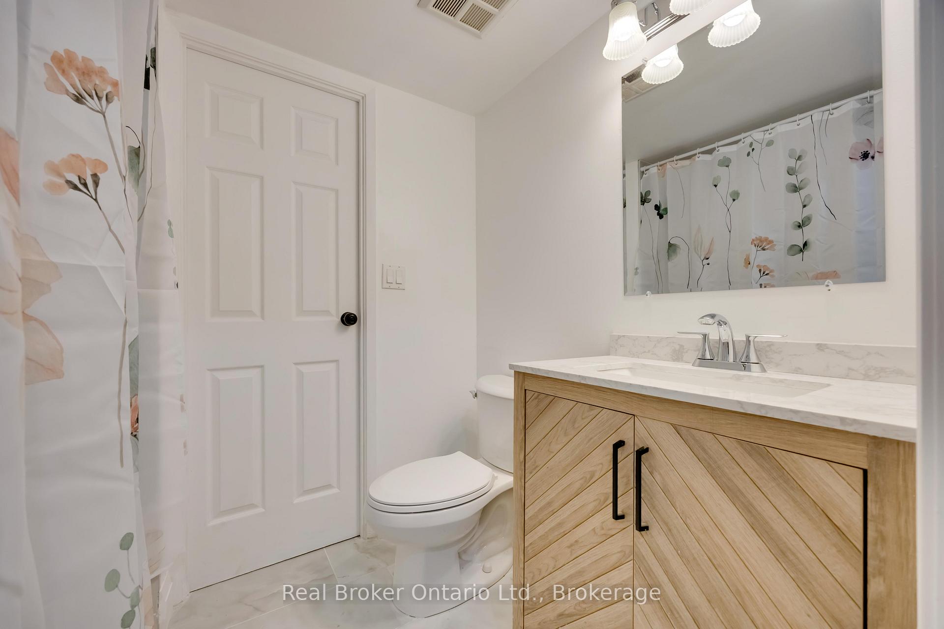 2 Bedrooms Condo at 222 The Esplanade, Toronto For sale