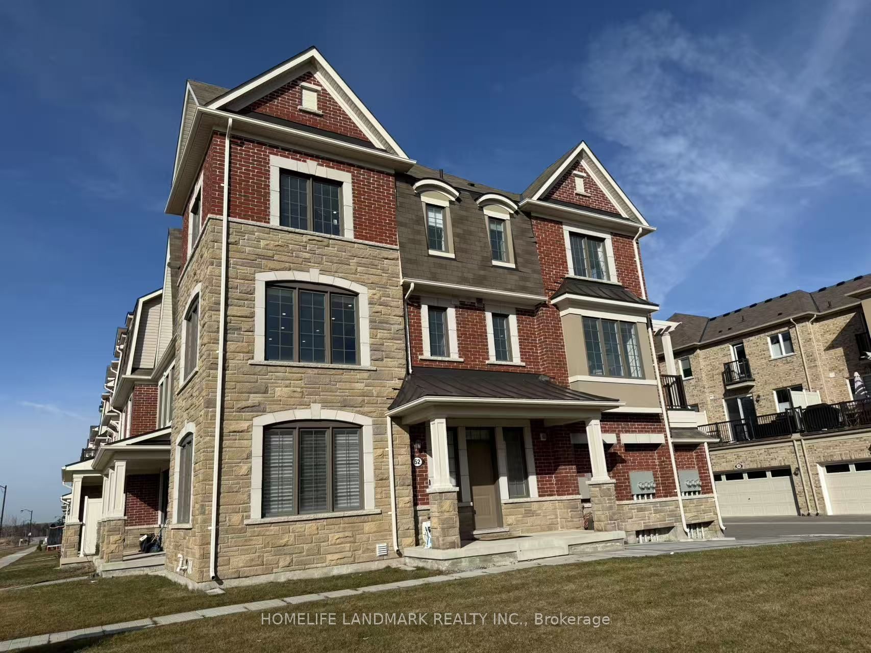 52 William F Bell Parkway, Richmond Hill, ON L4S 0K1